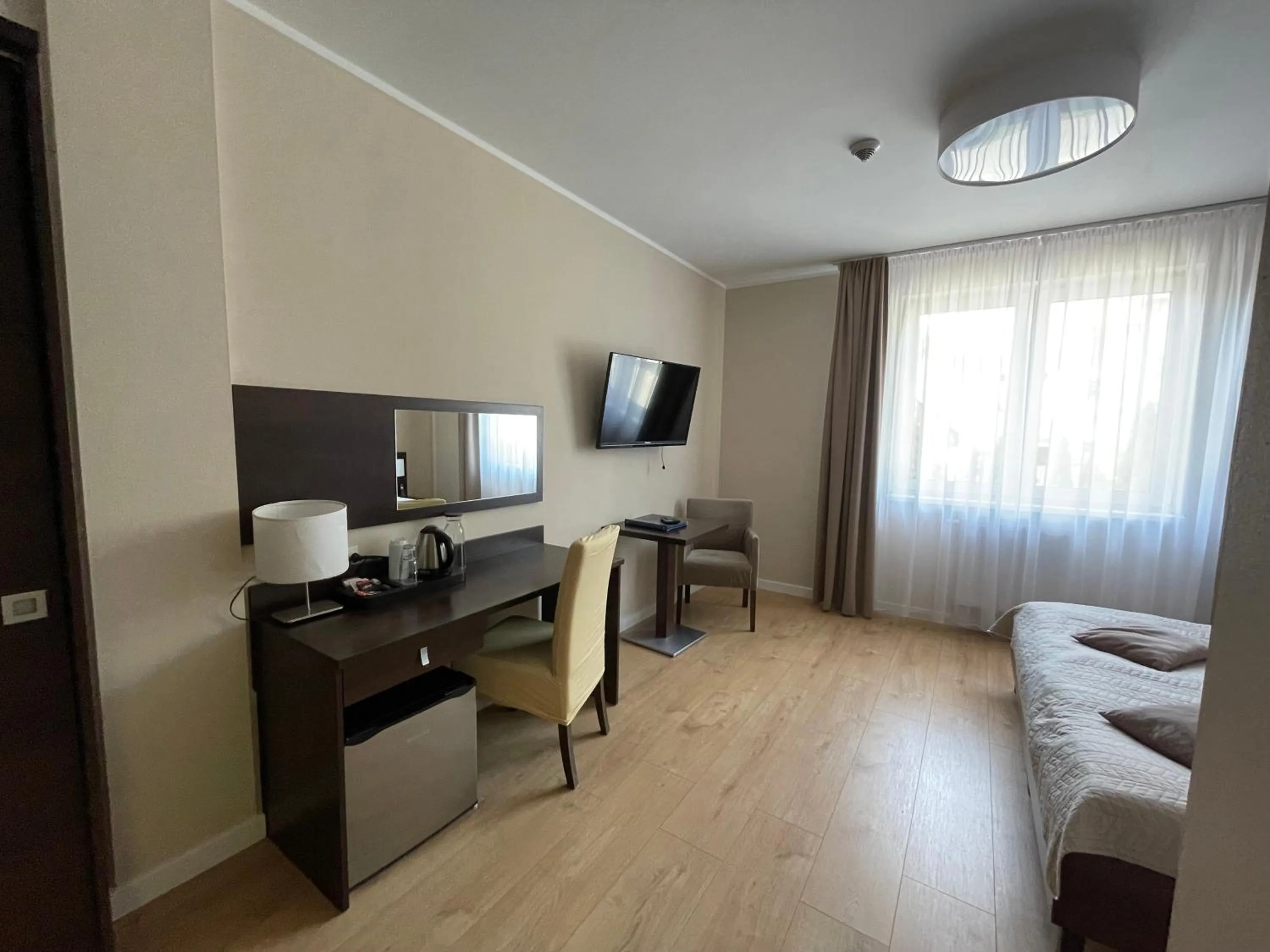 Photo of the whole room in Hotel Santa Monica