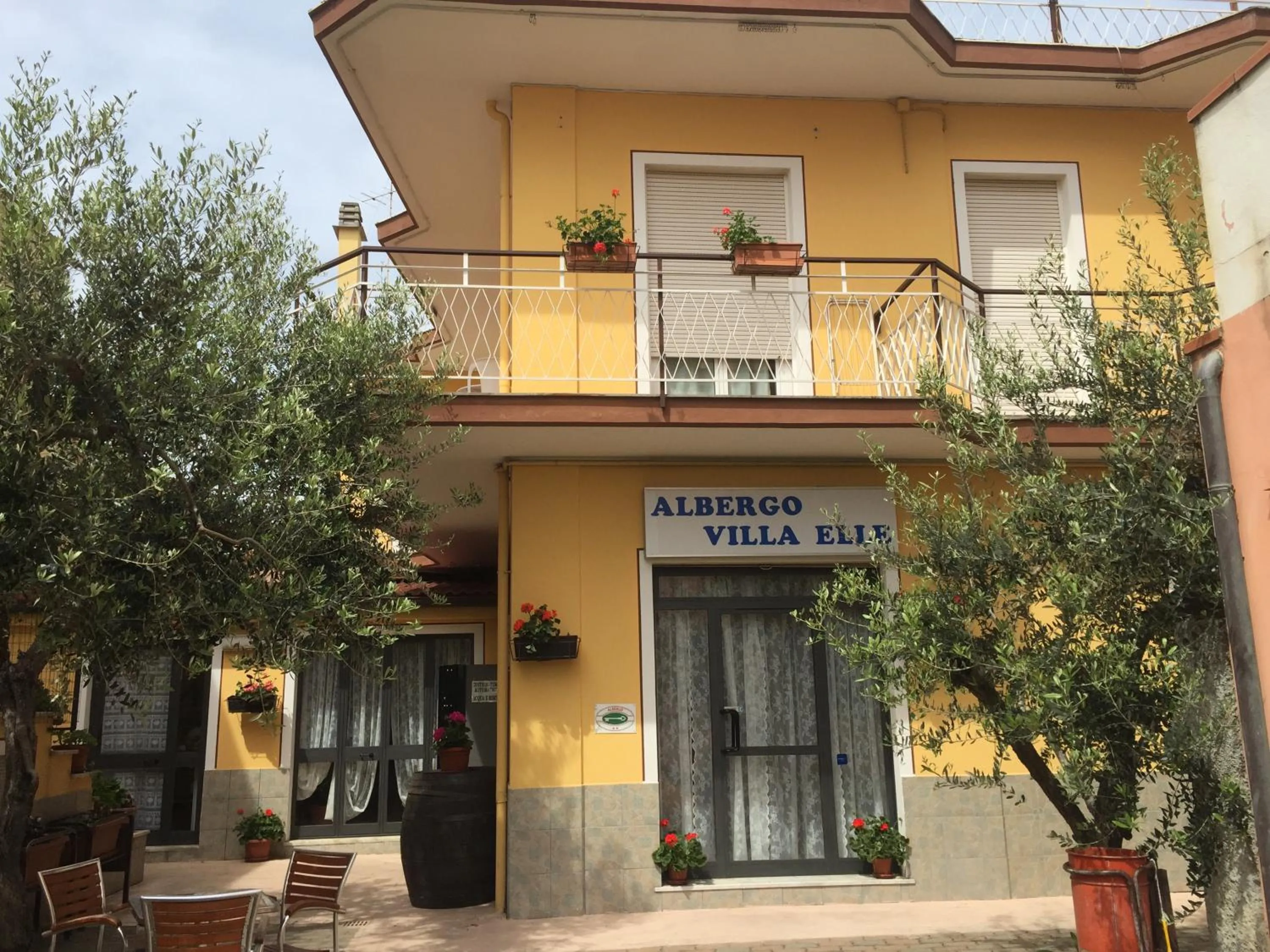 Property building in Hotel Villa Elle