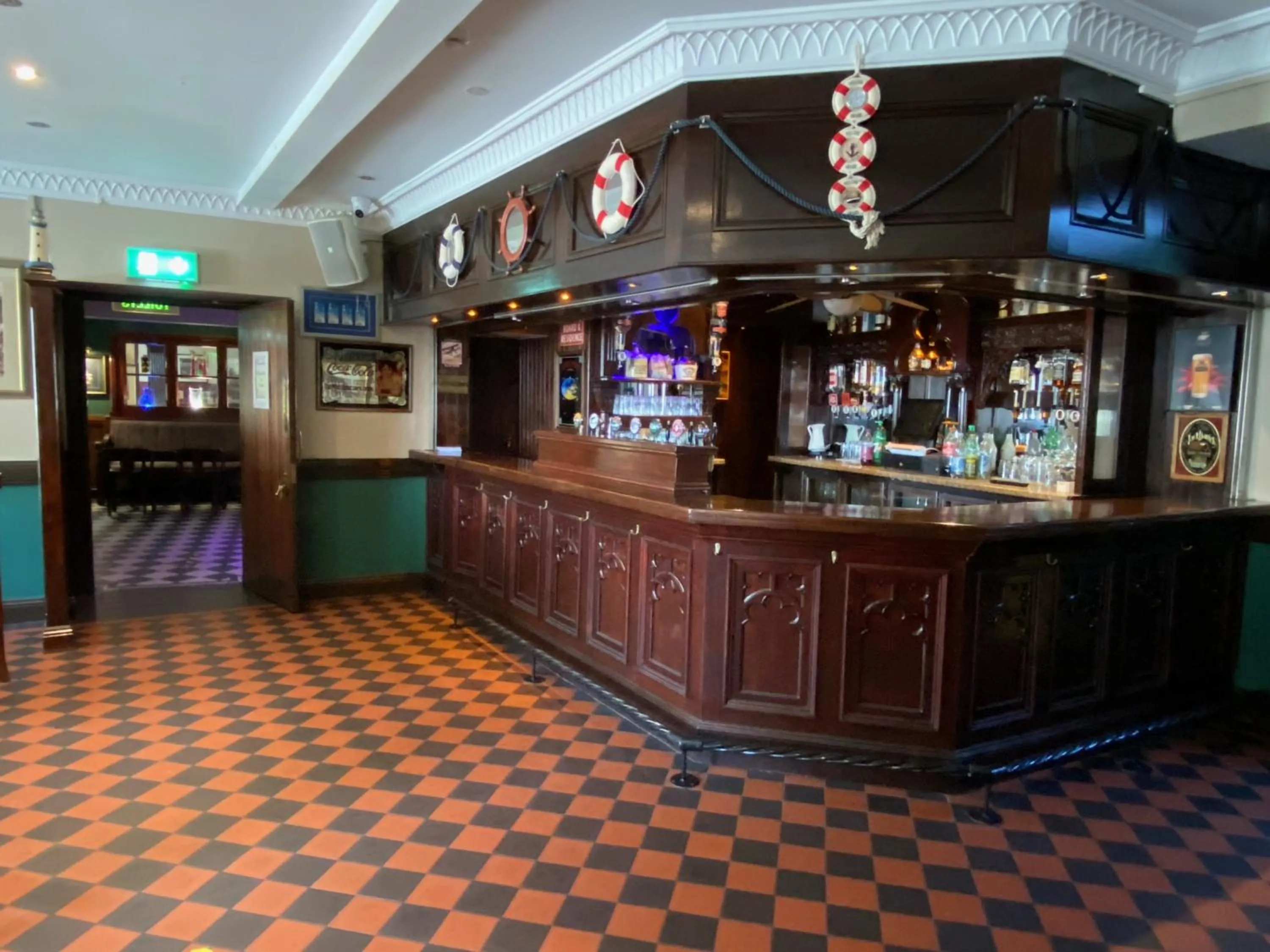 Nightclub / DJ in O'Shea's Hotel