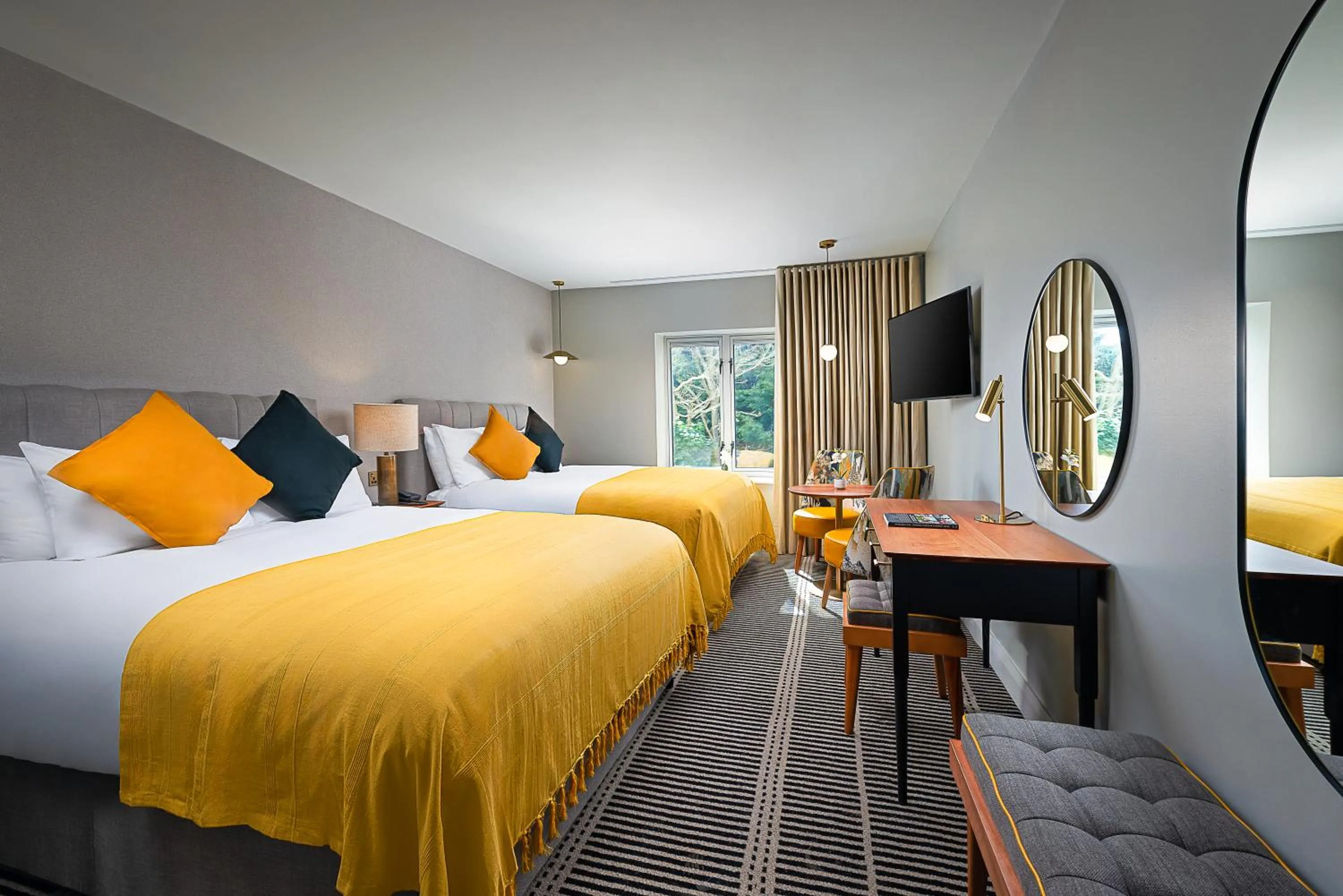 Bed in The Parkavon Hotel