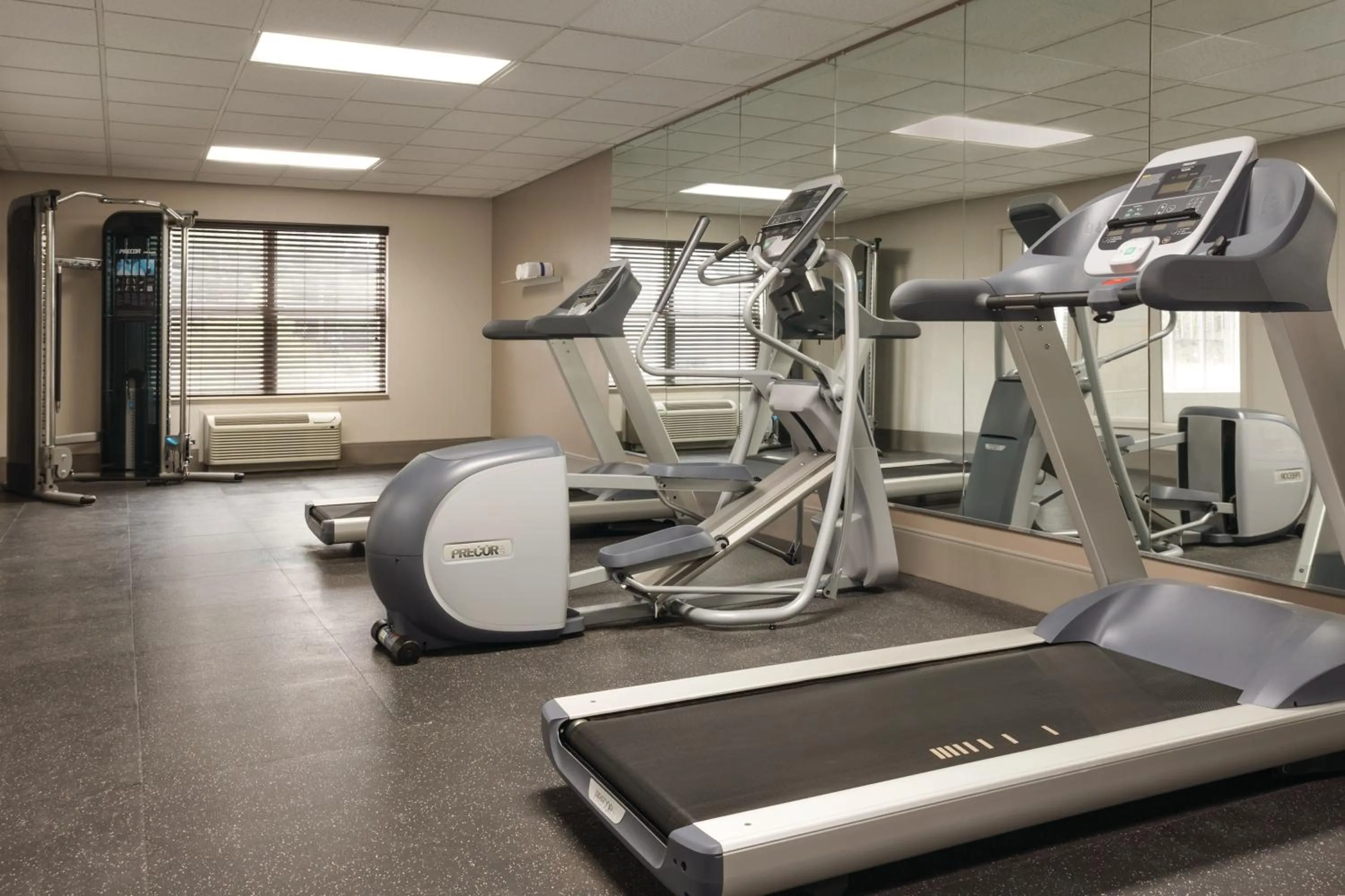 Fitness centre/facilities in Country Inn & Suites by Radisson, Chattanooga-Lookout Mountain