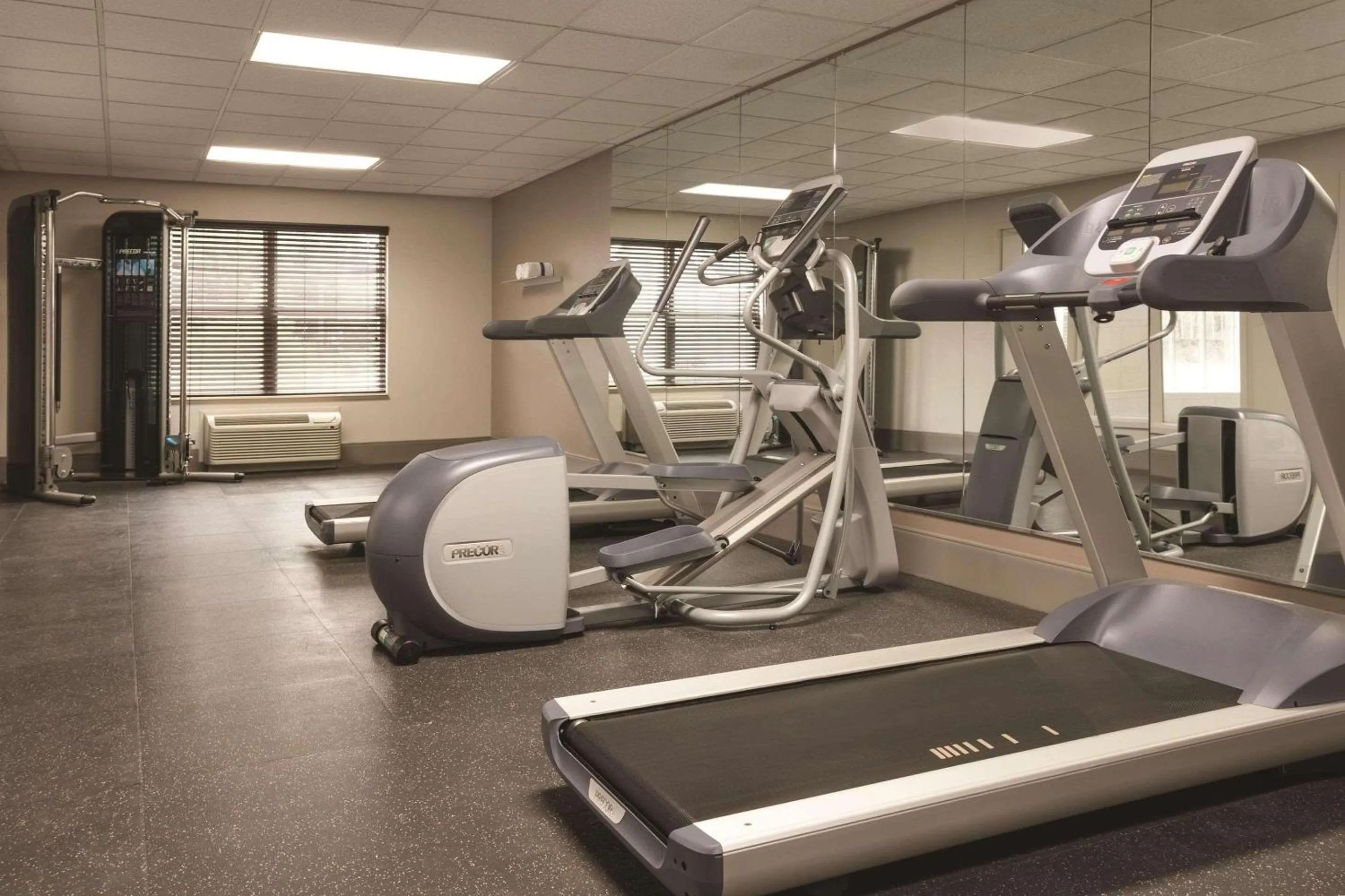 Fitness centre/facilities in Country Inn & Suites by Radisson, Chattanooga-Lookout Mountain