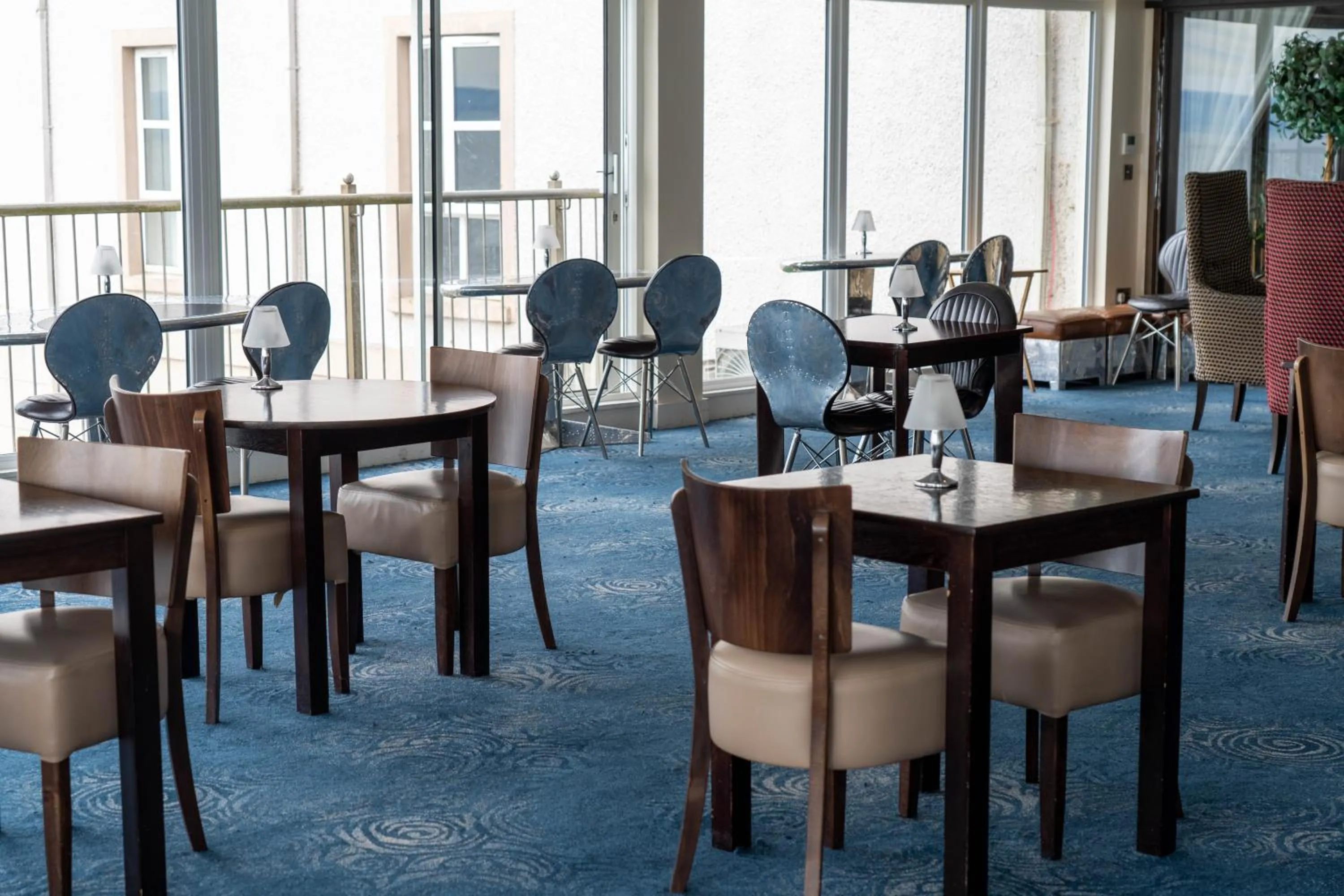 Seating area in Redcastle Hotel