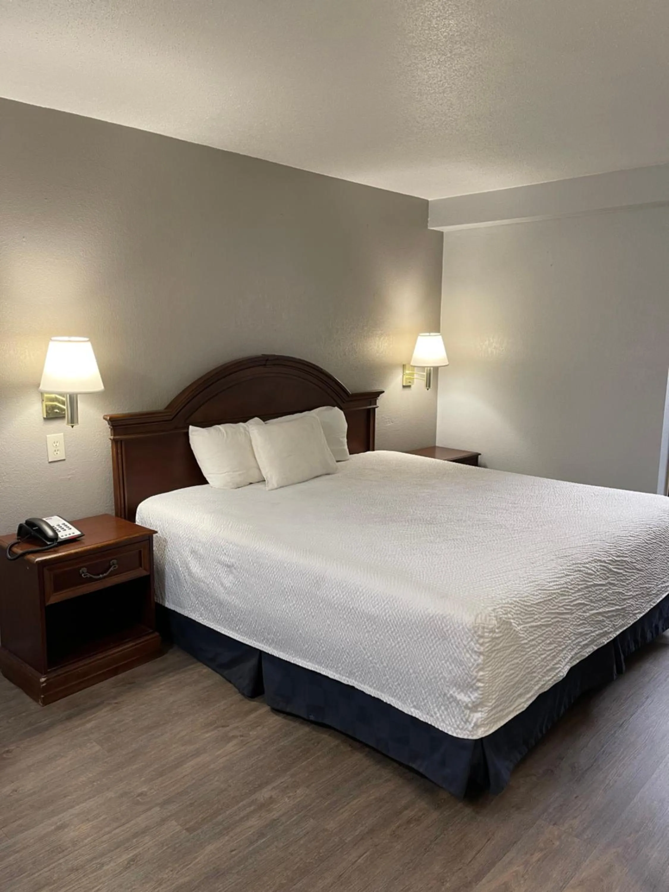 Bedroom, Bed in FairBridge Inn & Suites