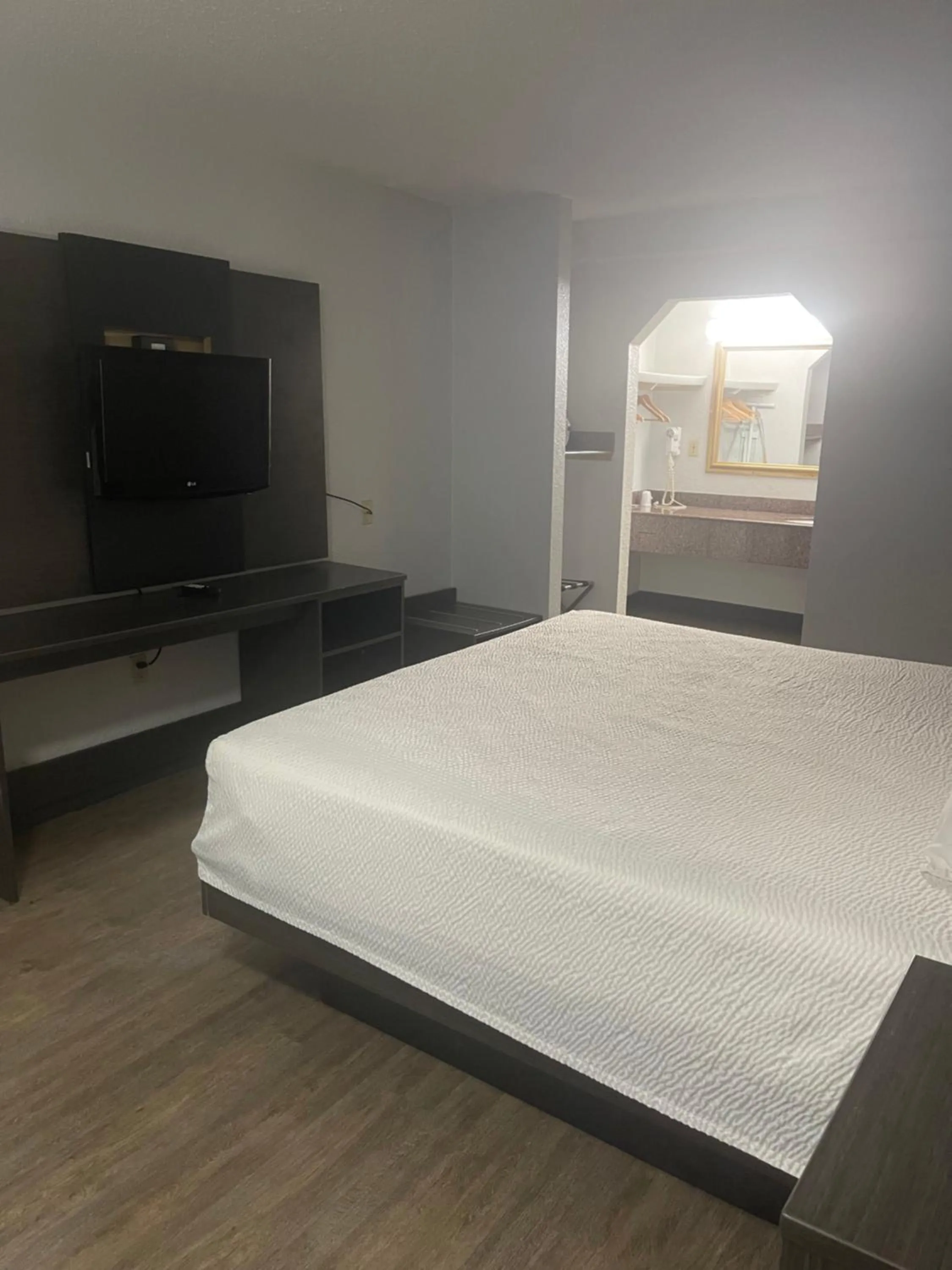 Bedroom, Bed in FairBridge Inn & Suites