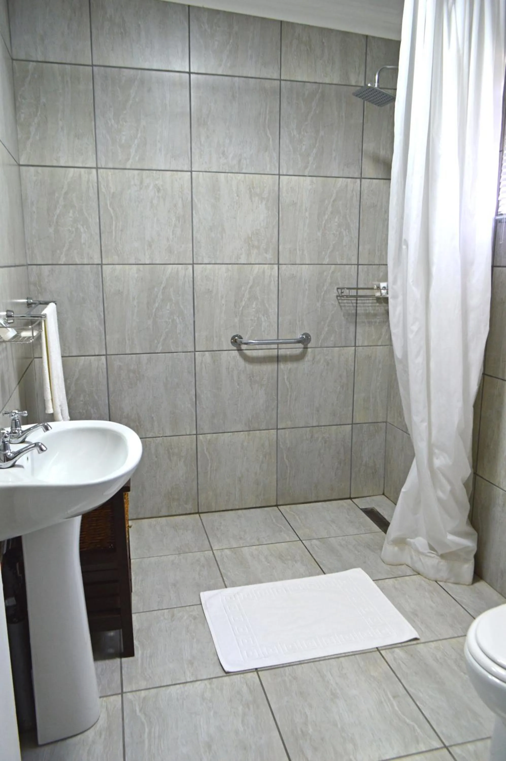 Bathroom in Rabbit Hole Hotel