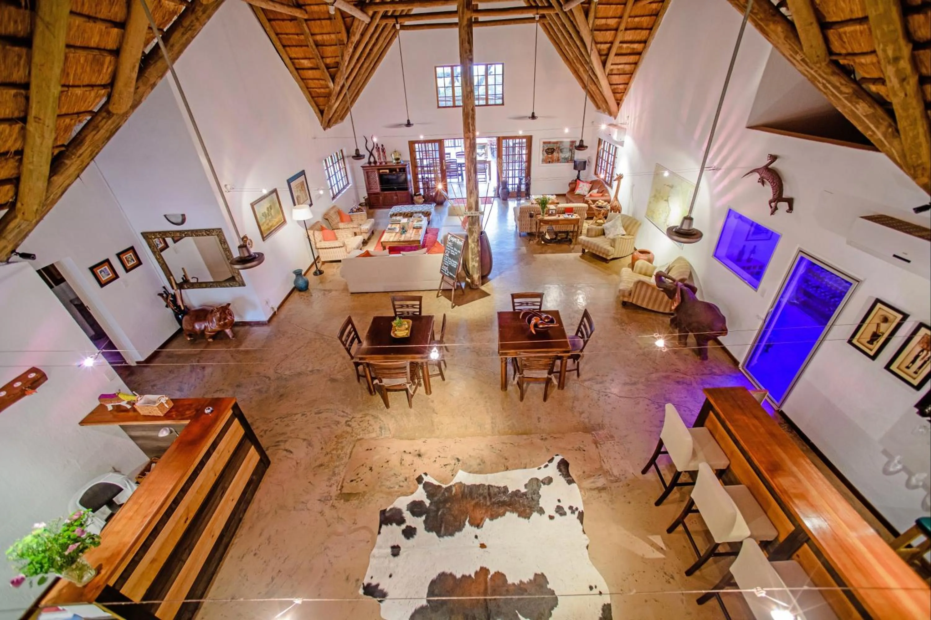 Lounge or bar in Needles Lodge