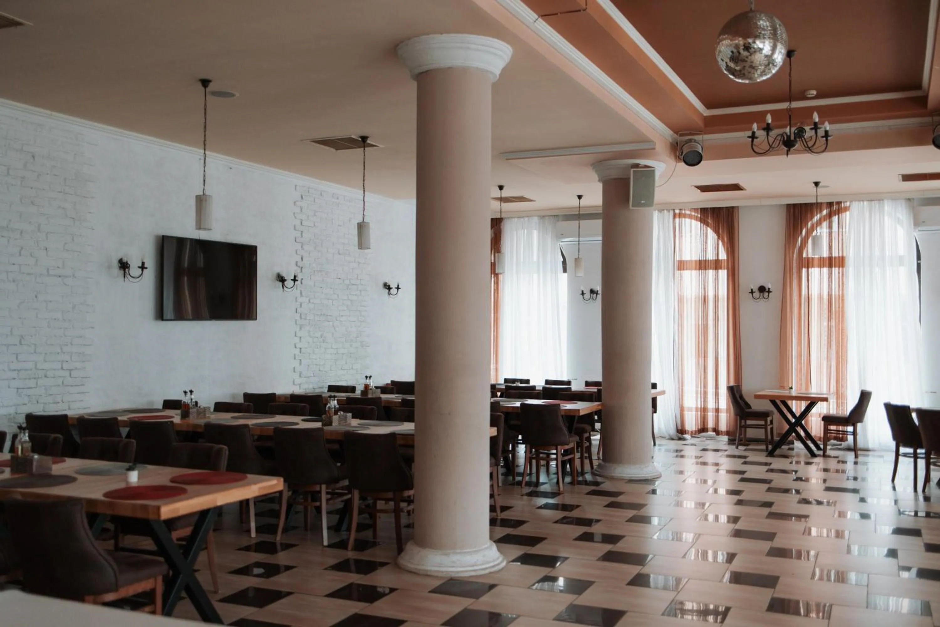Restaurant/places to eat in Hotel Neptun