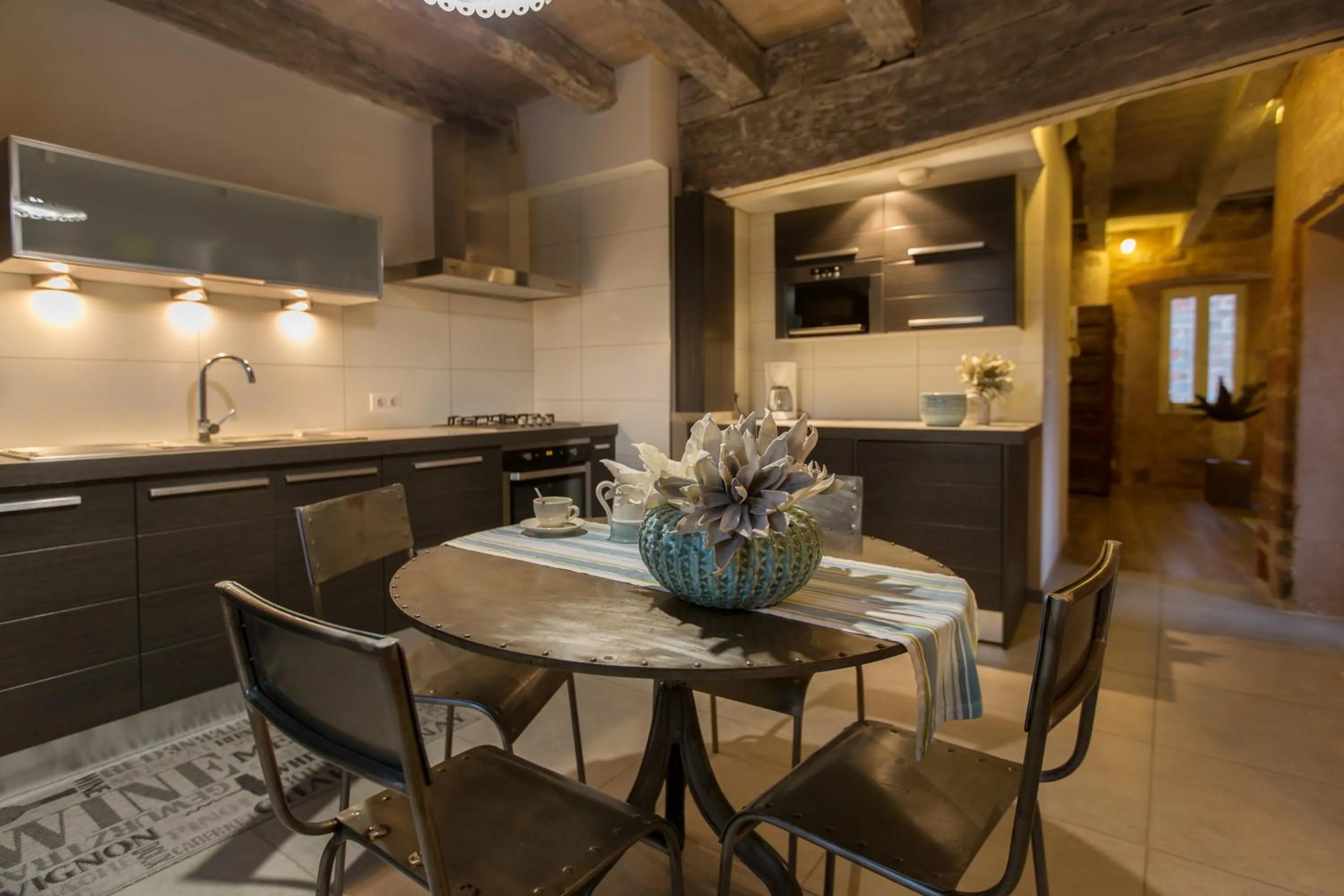 Kitchen or kitchenette in LogisHotels Le Relais du Quercy