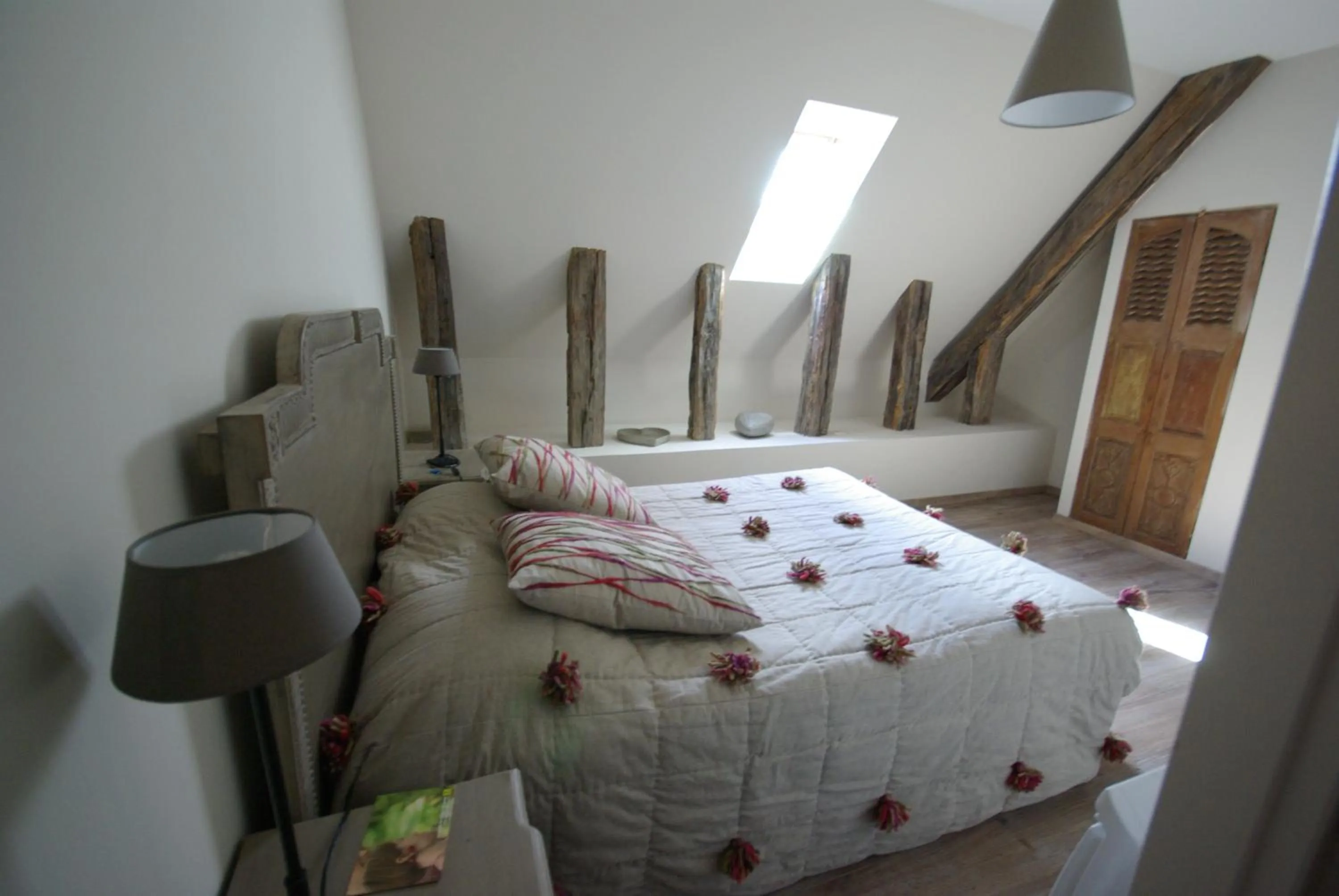 Photo of the whole room, Bed in LogisHotels Le Relais du Quercy