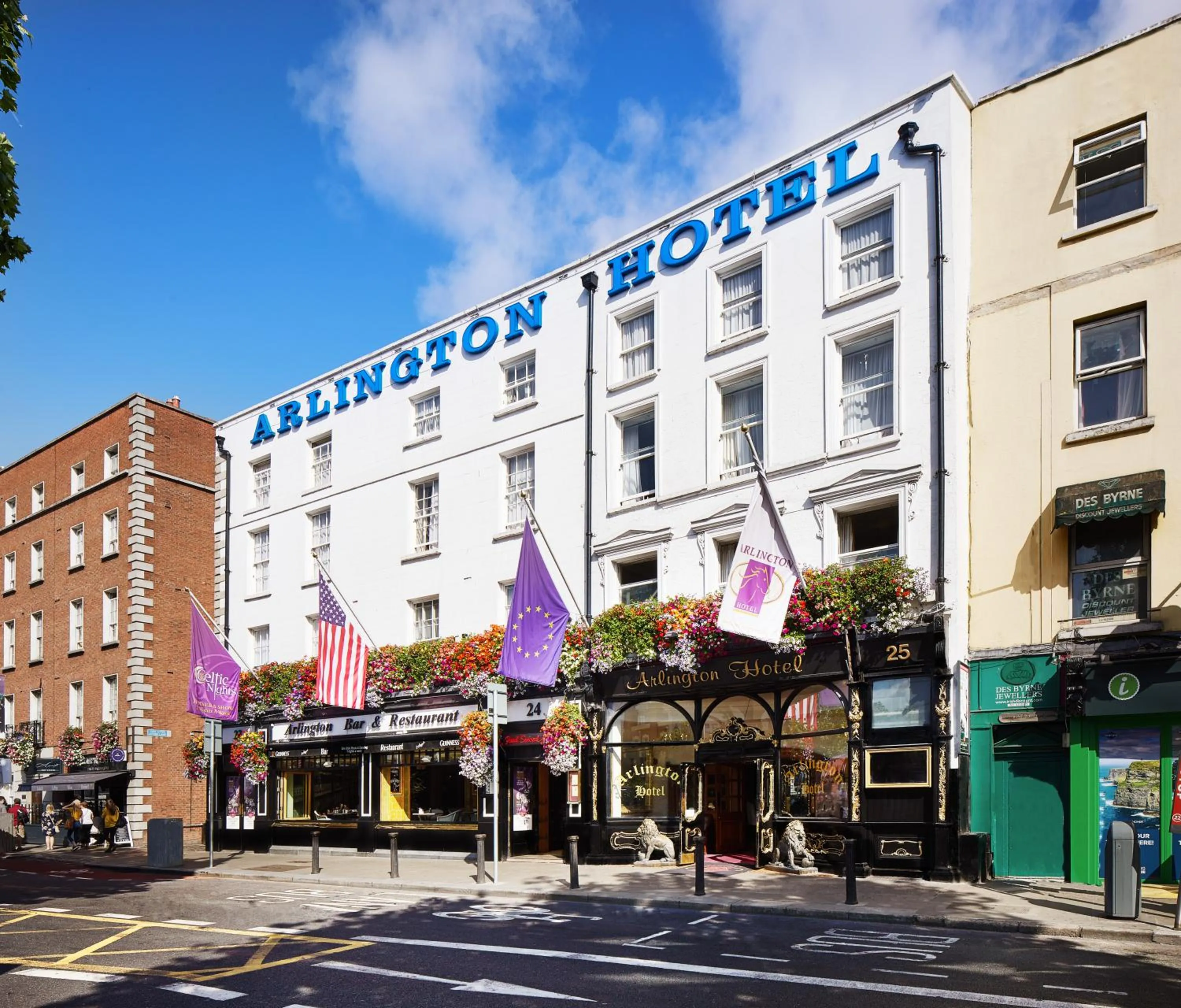 Facade/entrance in Arlington Hotel O'Connell Bridge