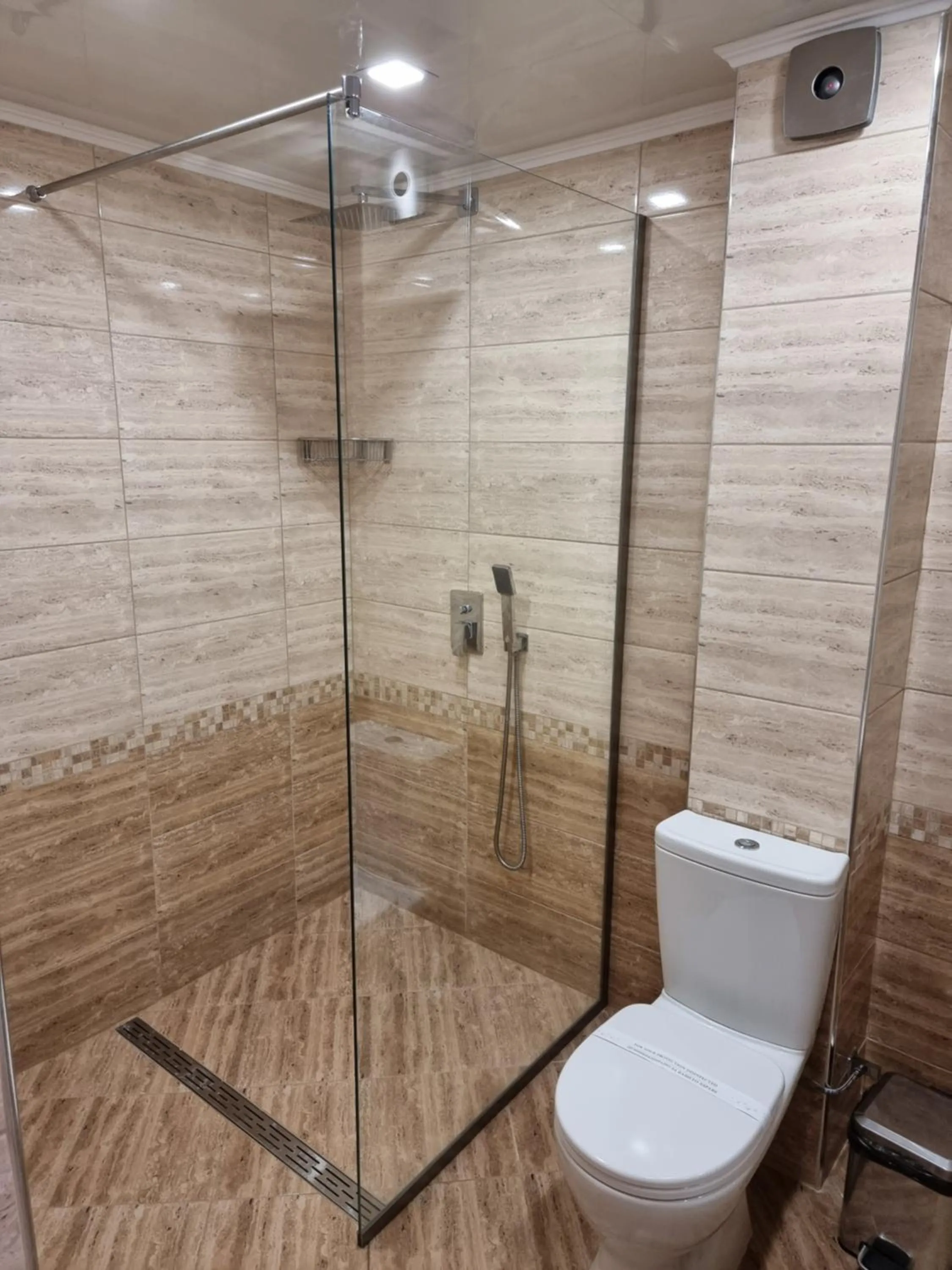 Bathroom in Family Hotel Alfa Vita