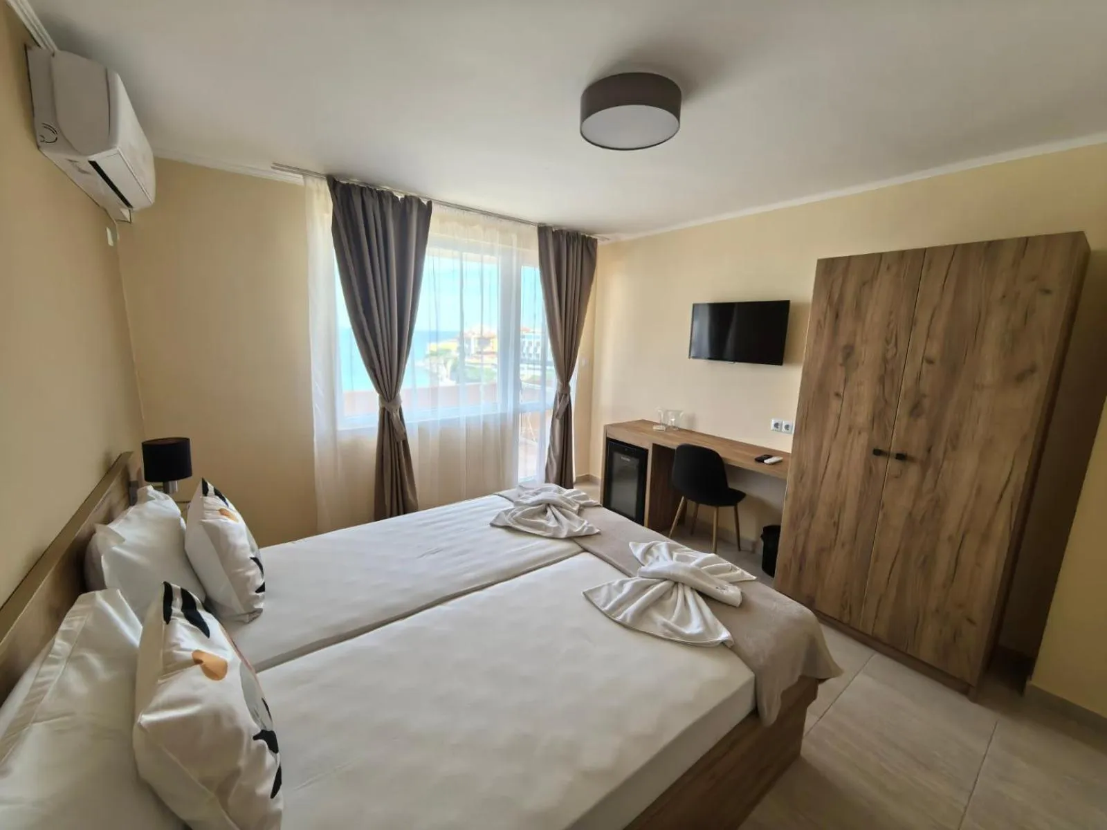 TV and multimedia, Bed in Family Hotel Alfa Vita