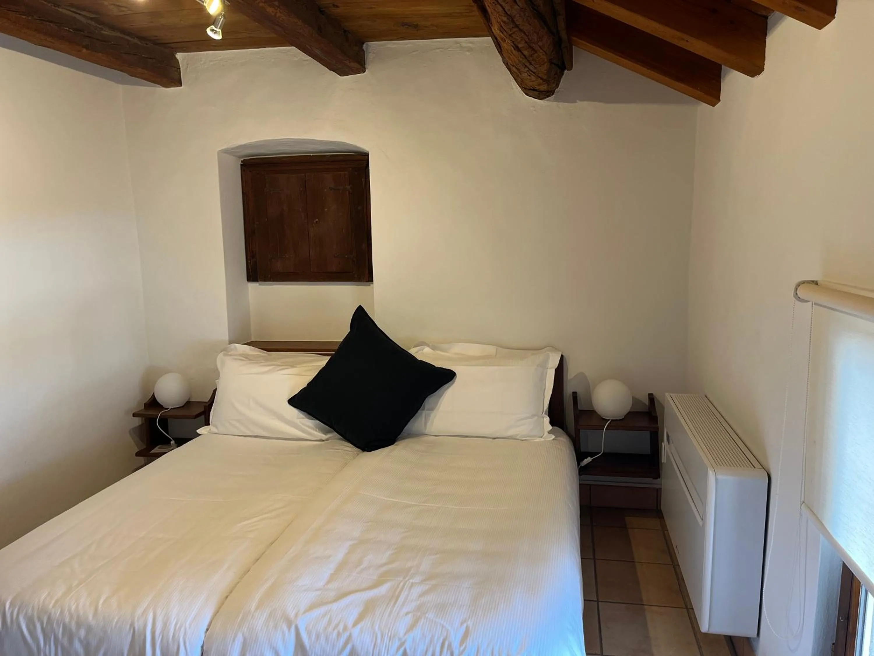 Photo of the whole room, Bed in Garni degli Angioli