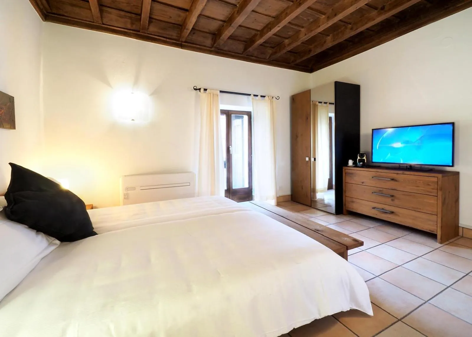 Photo of the whole room, Bed in Garni degli Angioli