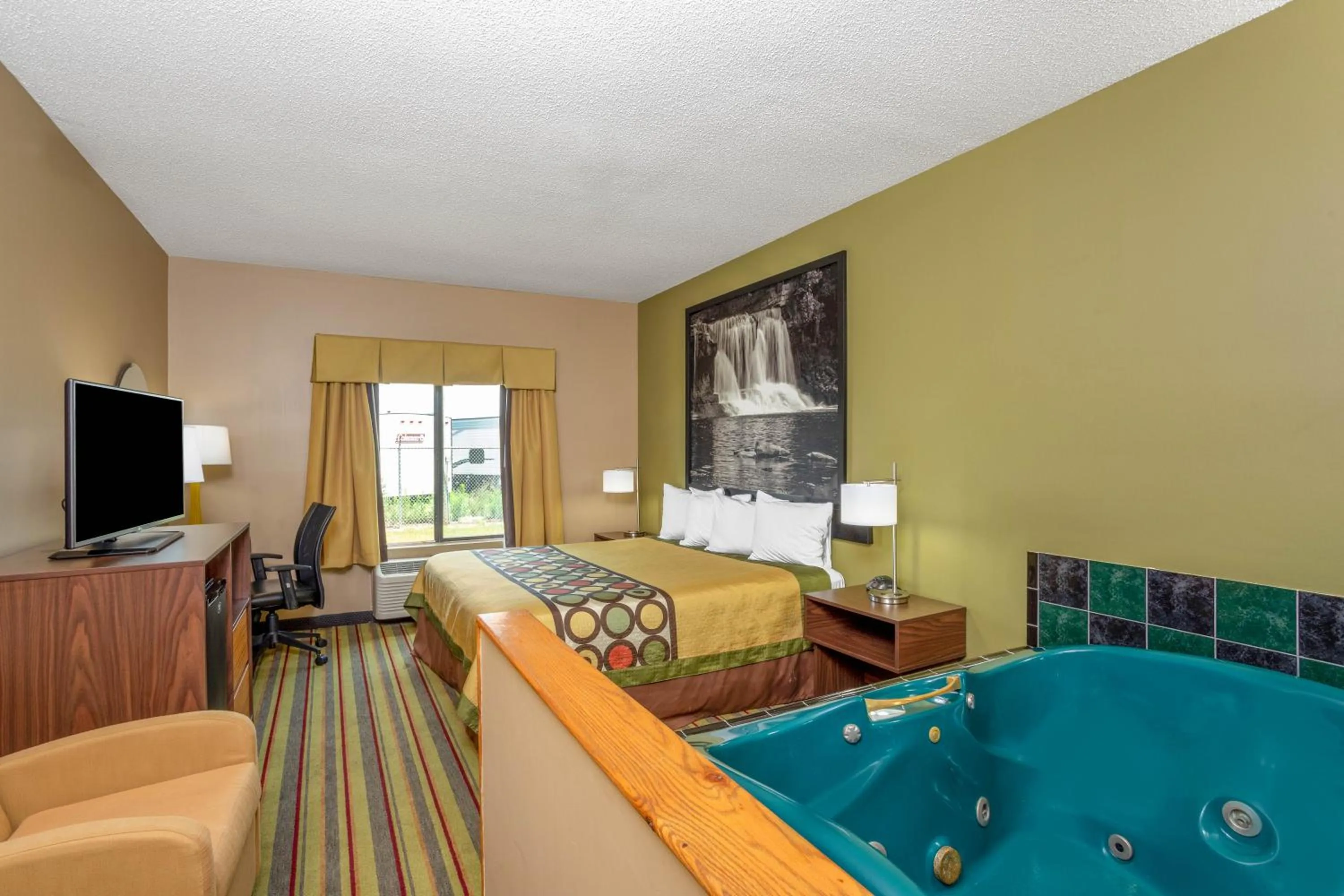 Photo of the whole room, Bed in Super 8 by Wyndham Goshen