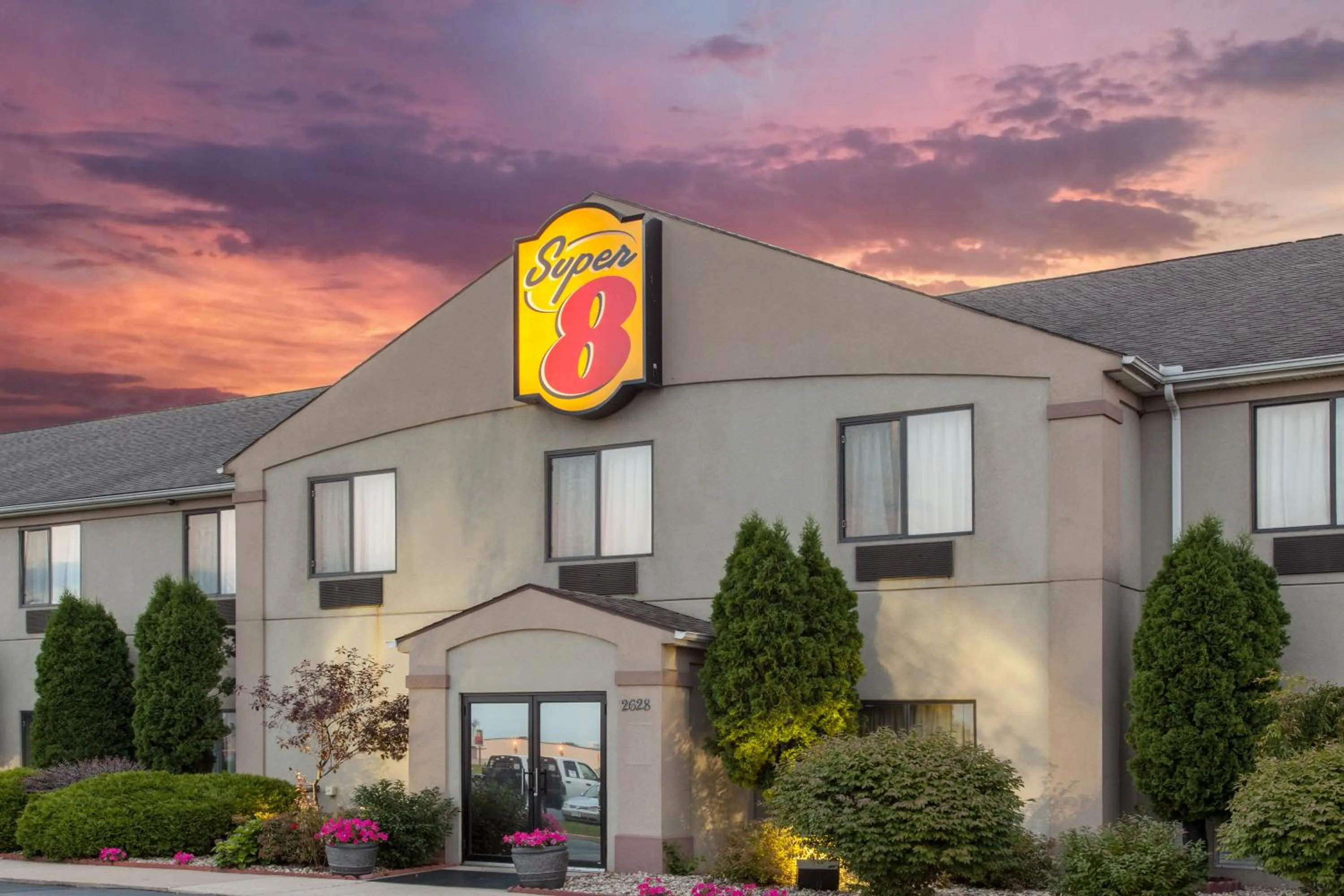 Facade/entrance in Super 8 by Wyndham Goshen