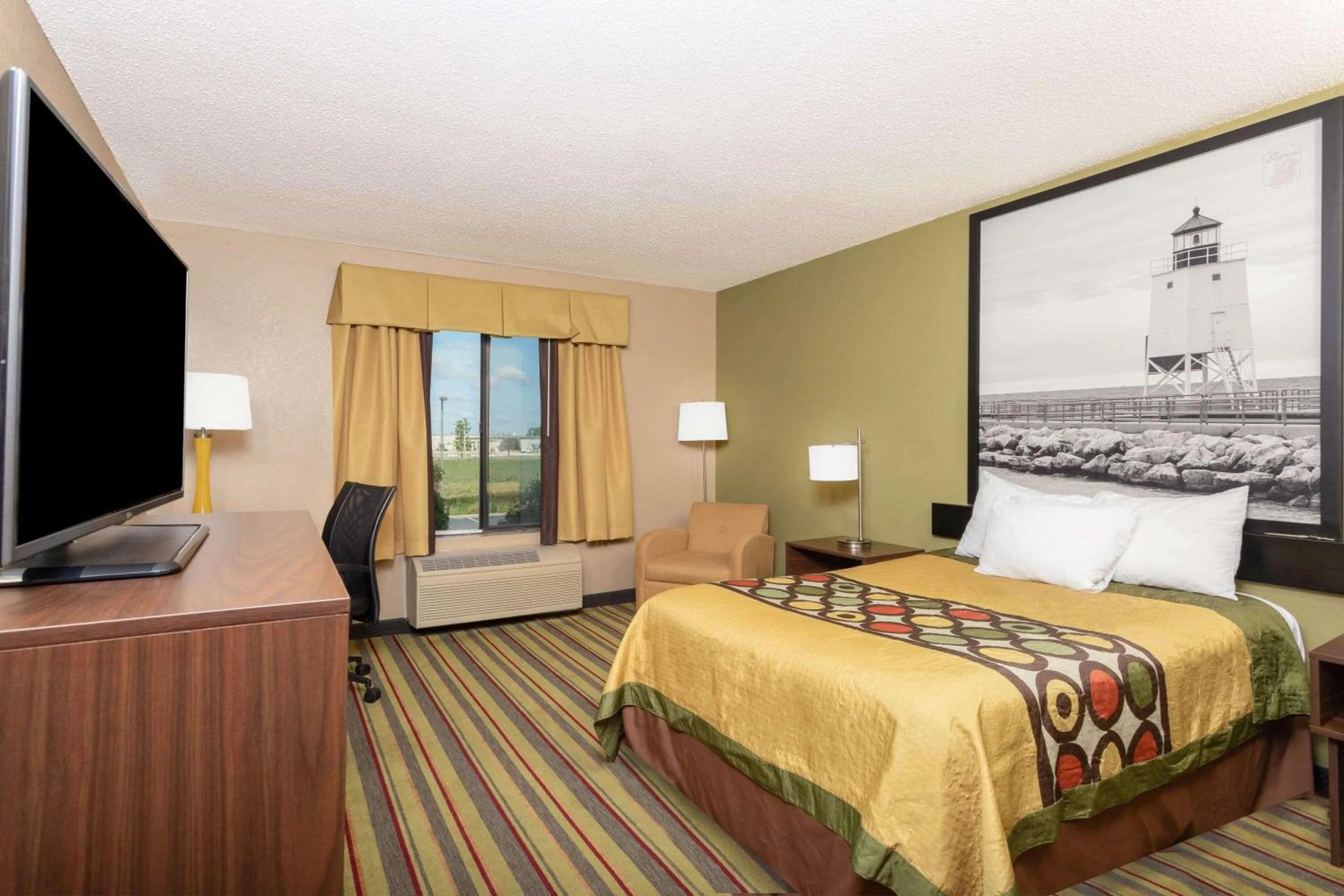 Photo of the whole room, Bed in Super 8 by Wyndham Goshen