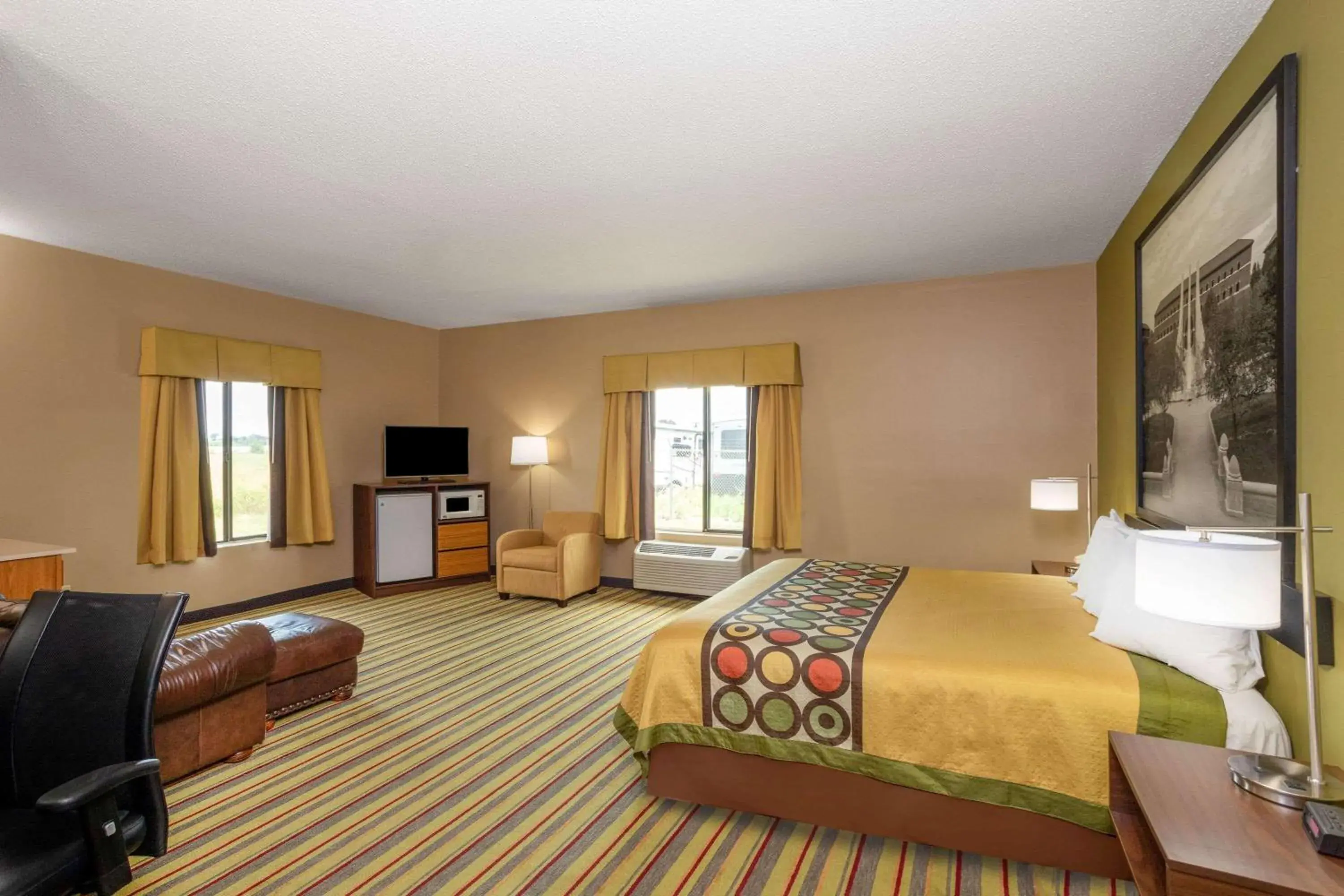 King Studio Suite - Non-Smoking in Super 8 by Wyndham Goshen King Studio Suite - Non-Smoking in Super 8 by Wyndham Goshen