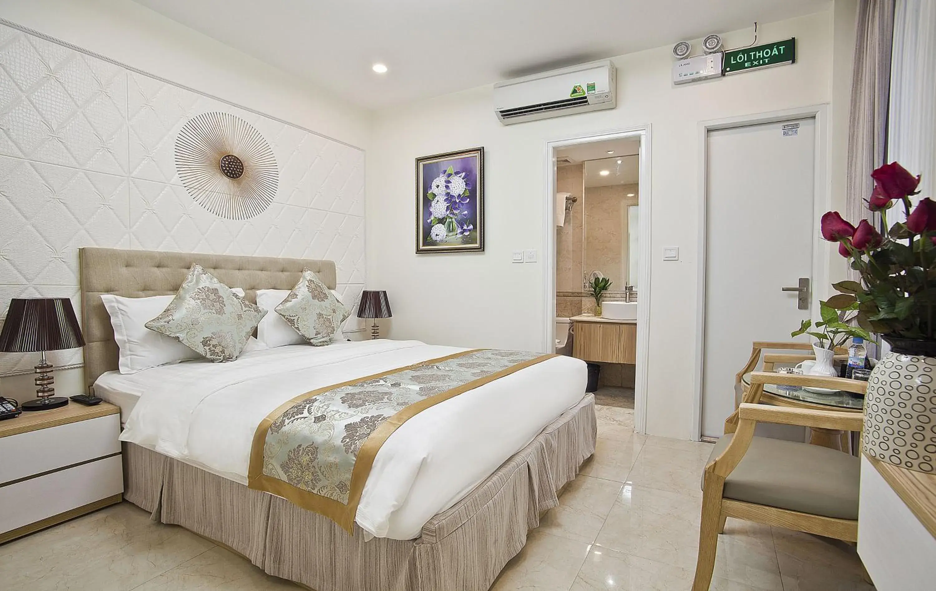 Superior Double Room in DLmos Hanoi Hotel Superior Double Room in DLmos Hanoi Hotel