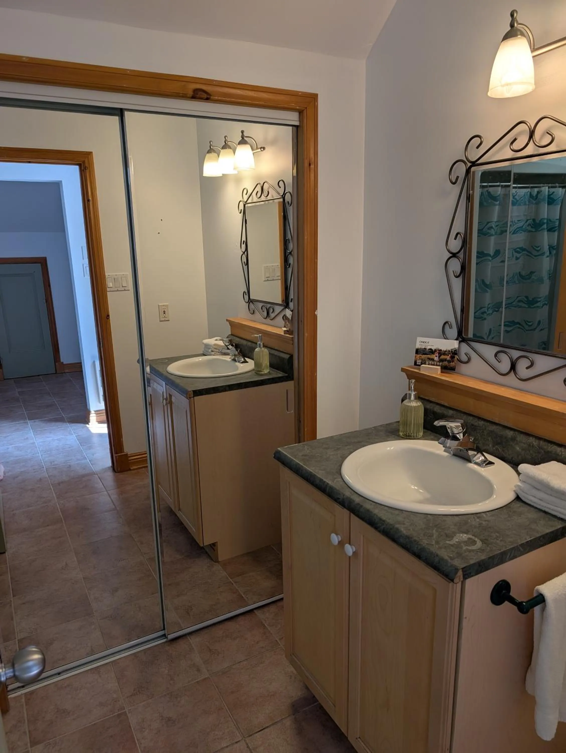 Bathroom in Aux petits oiseaux