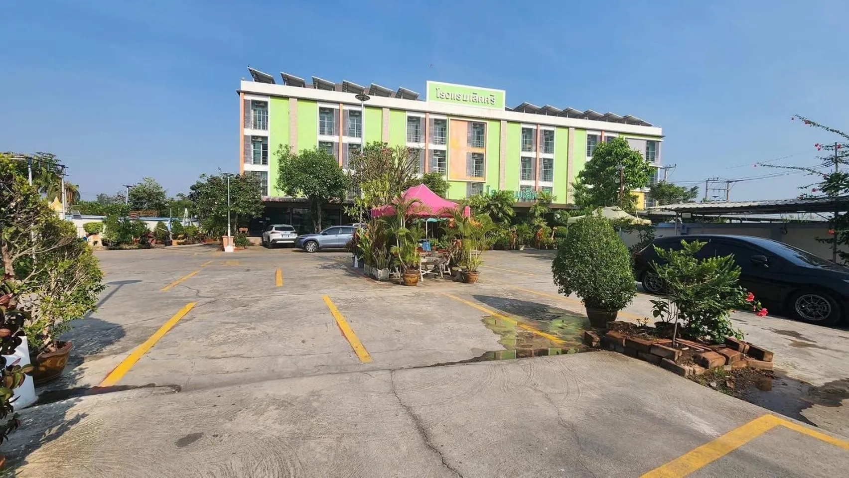 Lert Sri Hotel