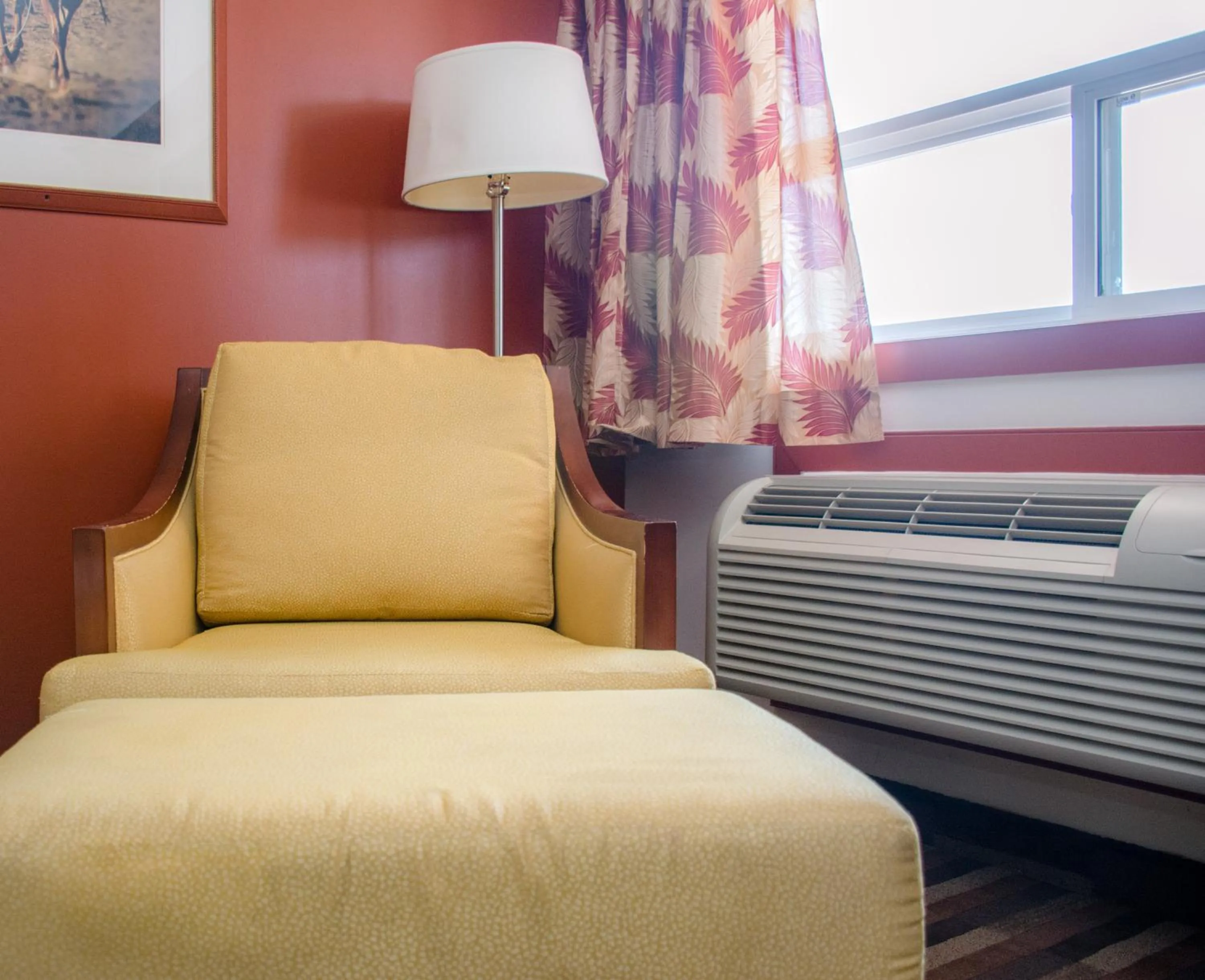 Seating area, Bed in Ramada by Wyndham Medicine Hat
