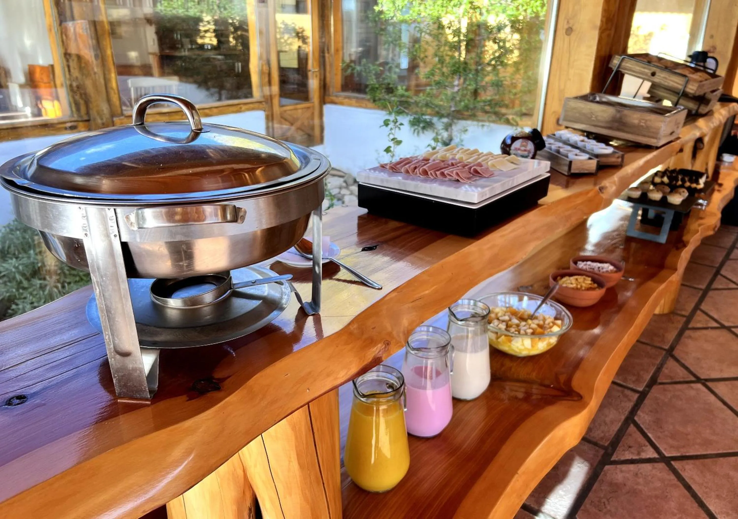 Buffet breakfast in La Balconada by DOT Boutique