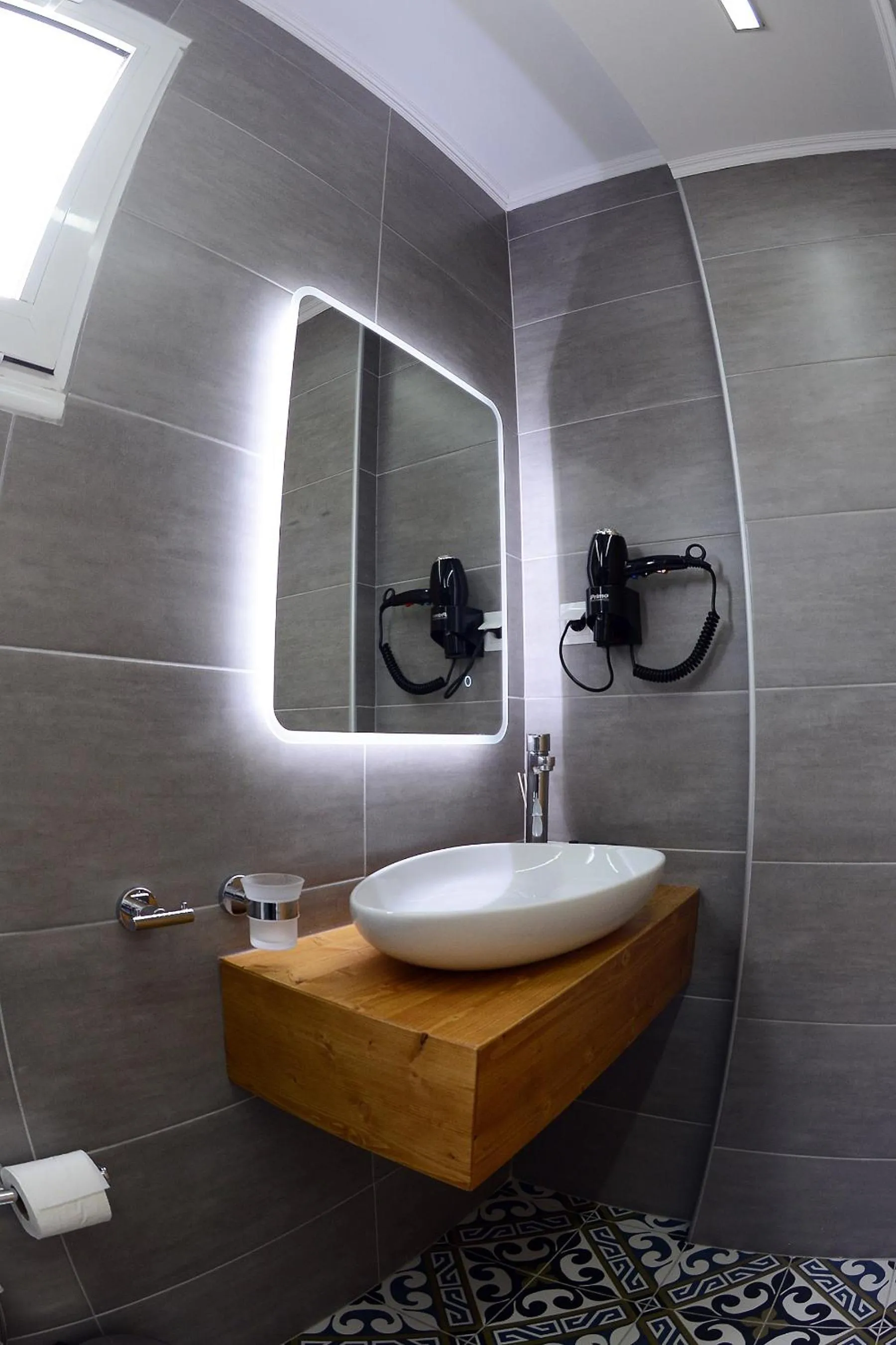 Shower in Alexandros