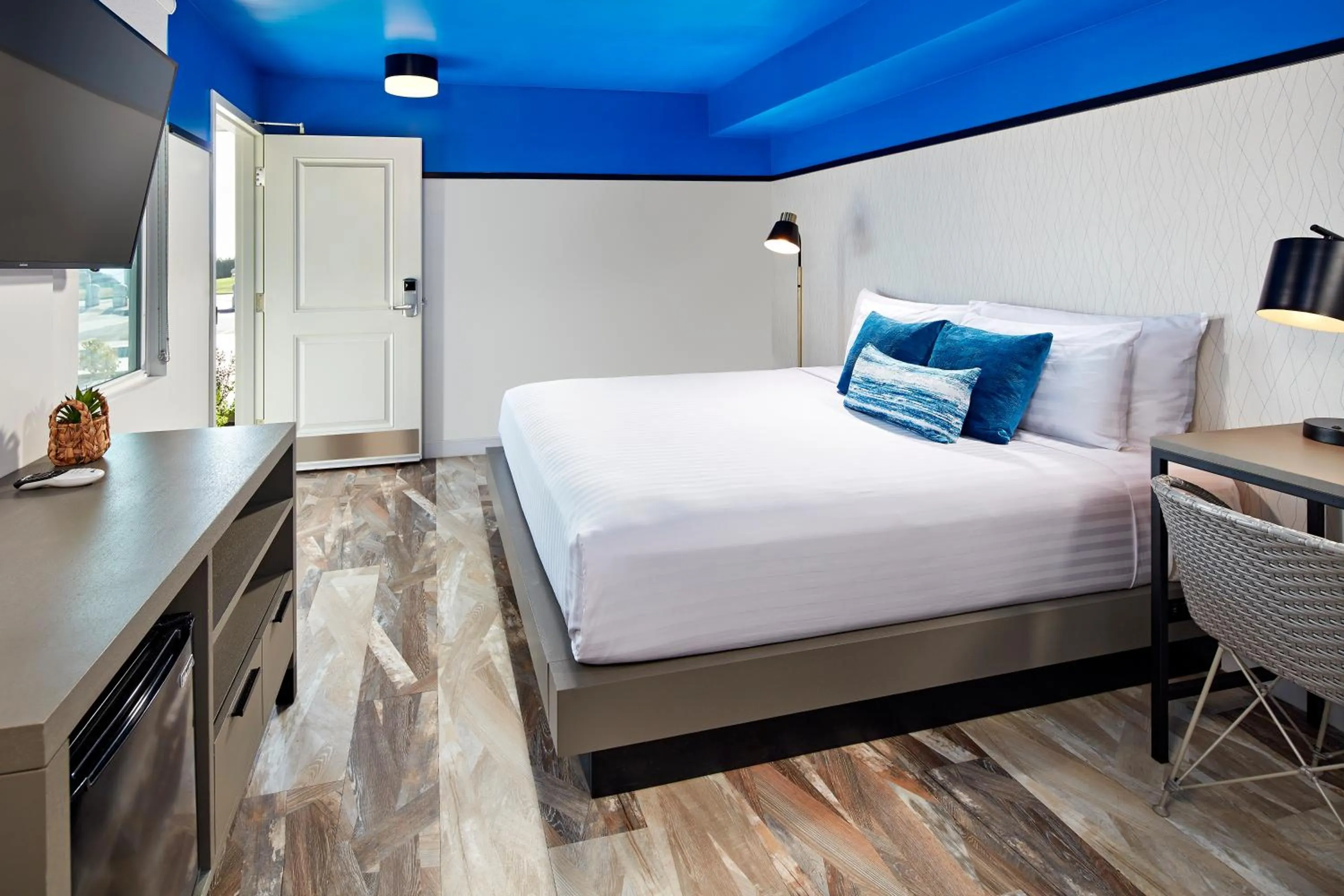 Photo of the whole room, Bed in Pacific View Inn