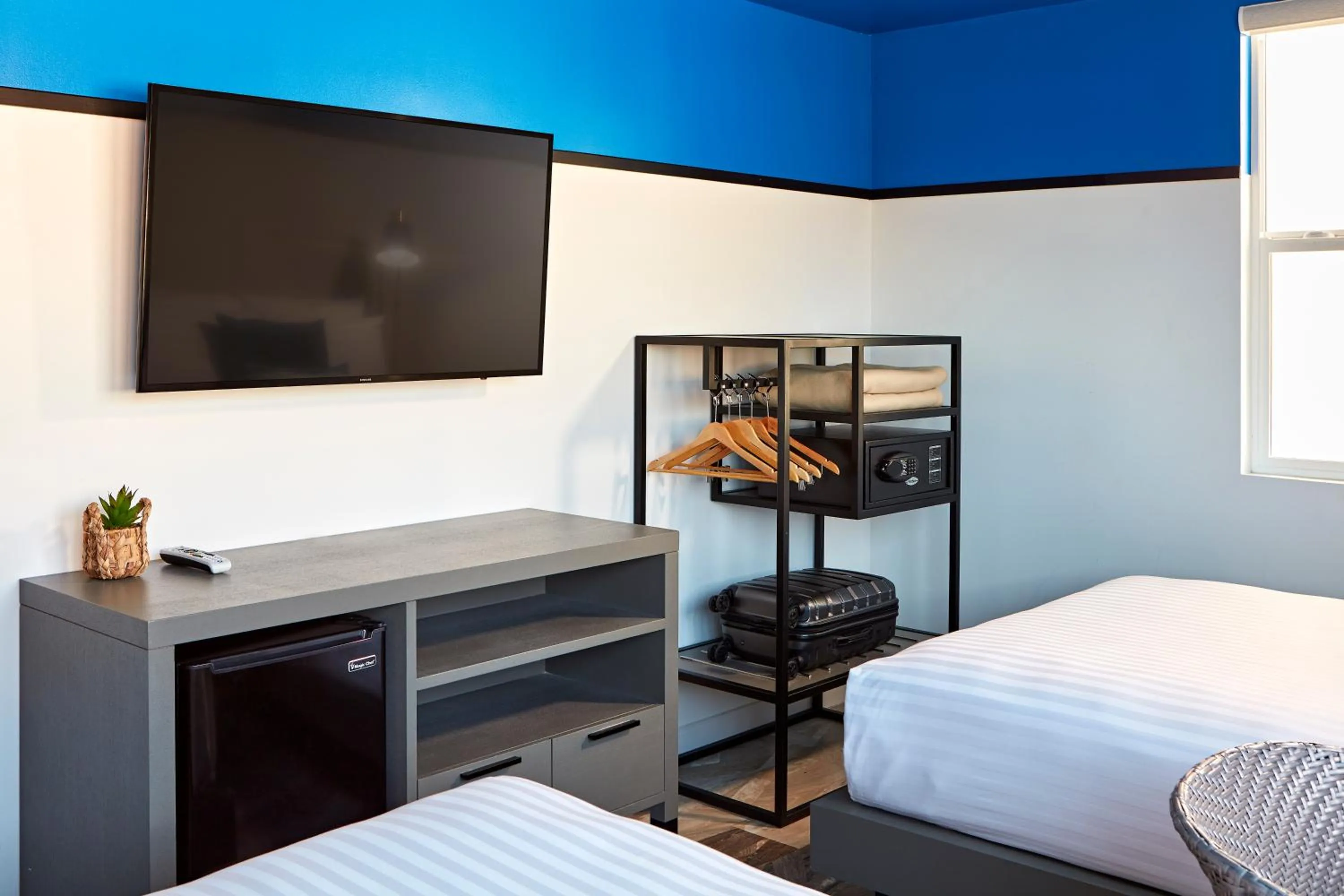 TV and multimedia, Bed in Pacific View Inn