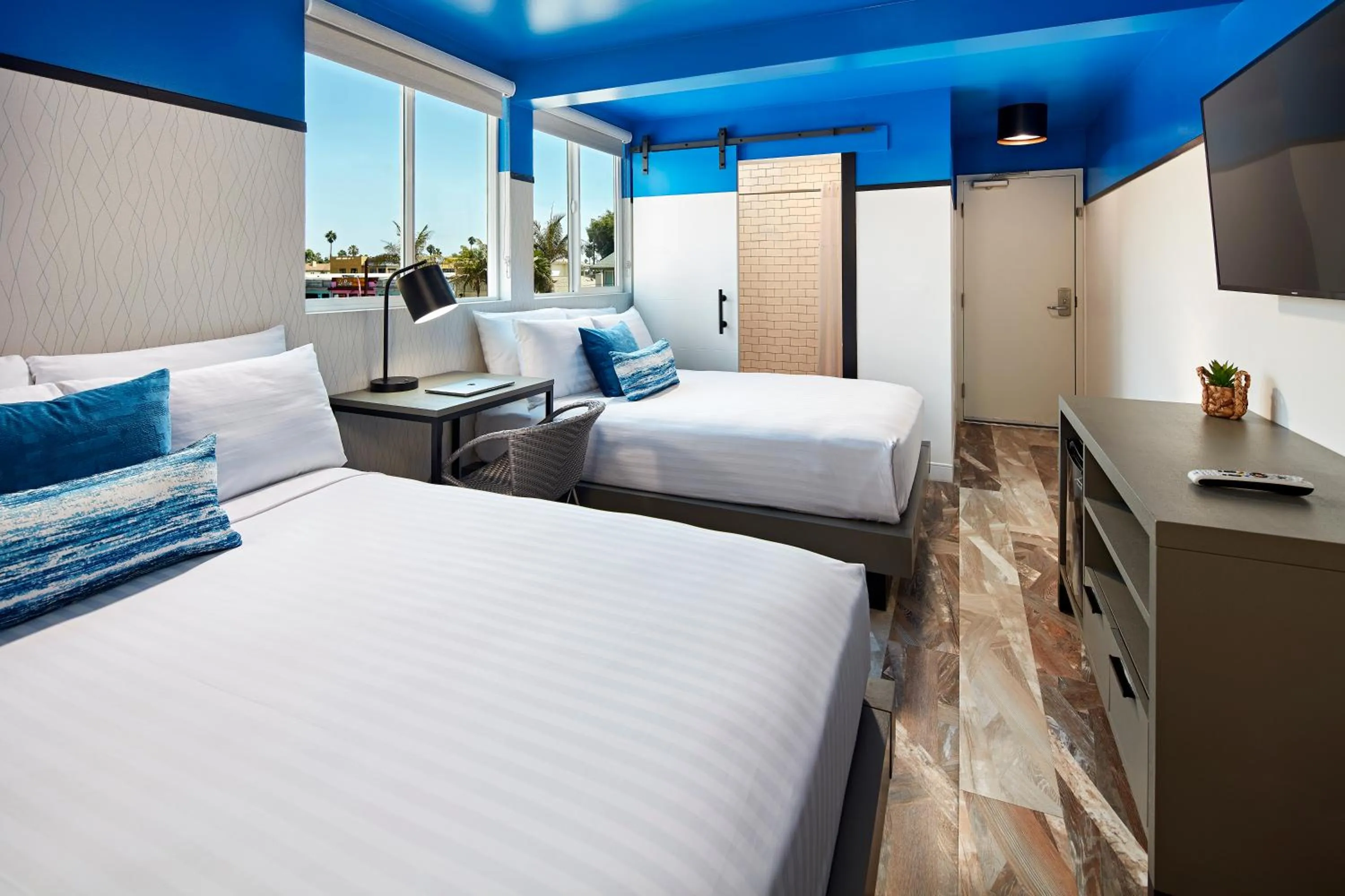 Photo of the whole room, Bed in Pacific View Inn