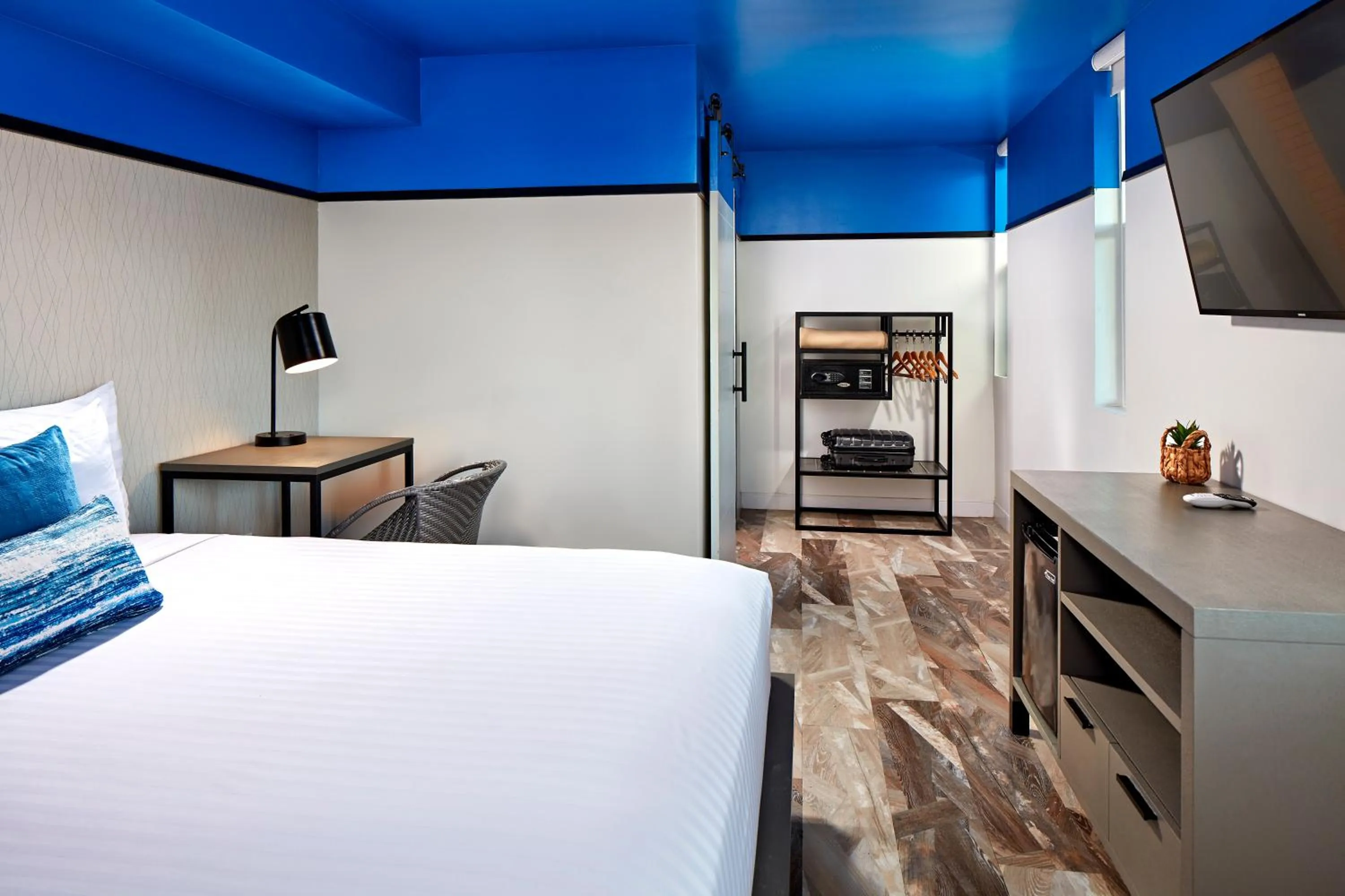 Bedroom, Bed in Pacific View Inn