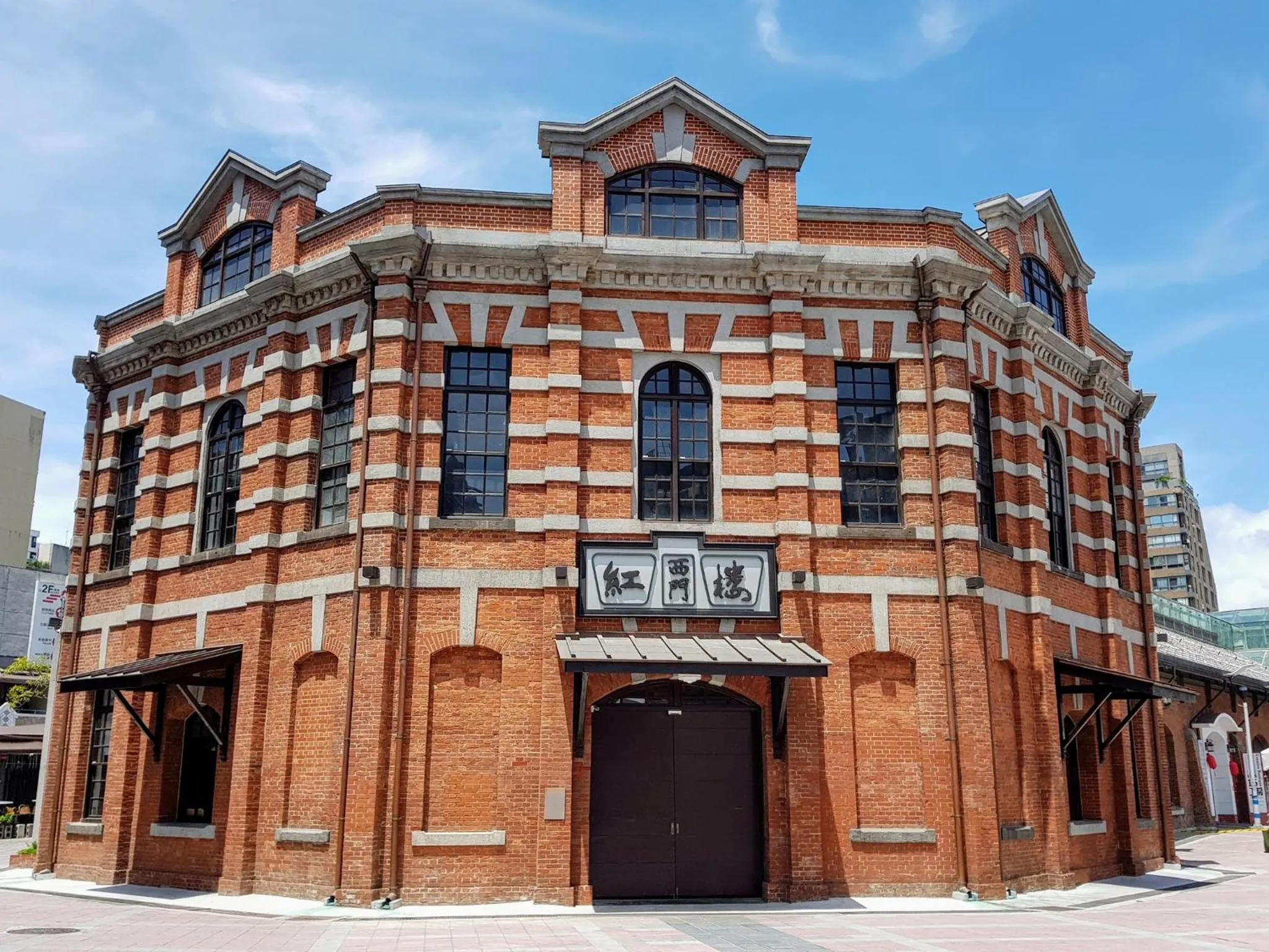 Nearby landmark in 109台北旅館-台北109青旅 109 Taipei Hotel - Taipei 109 Hostel