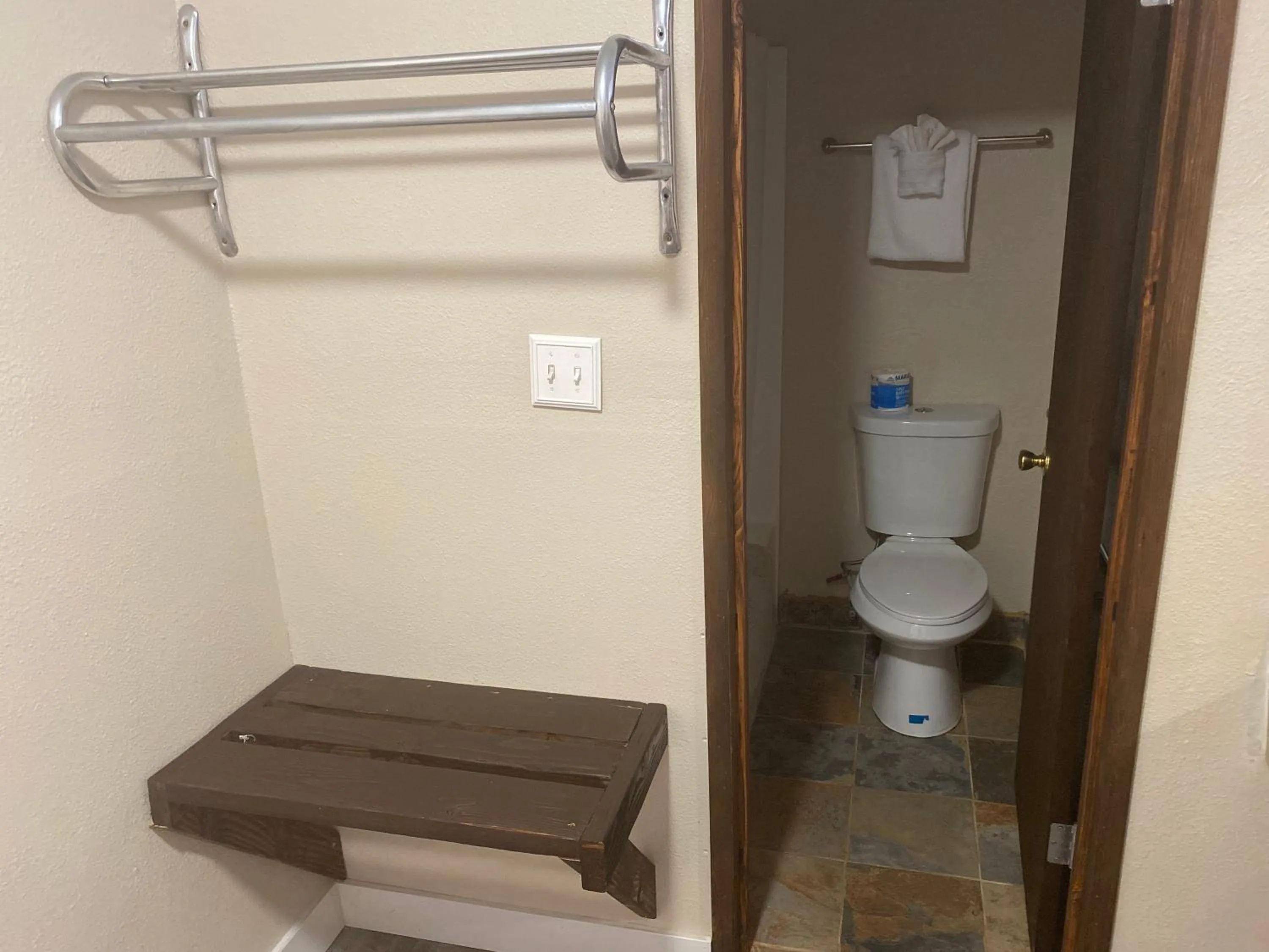 Toilet in Heidi's Inn