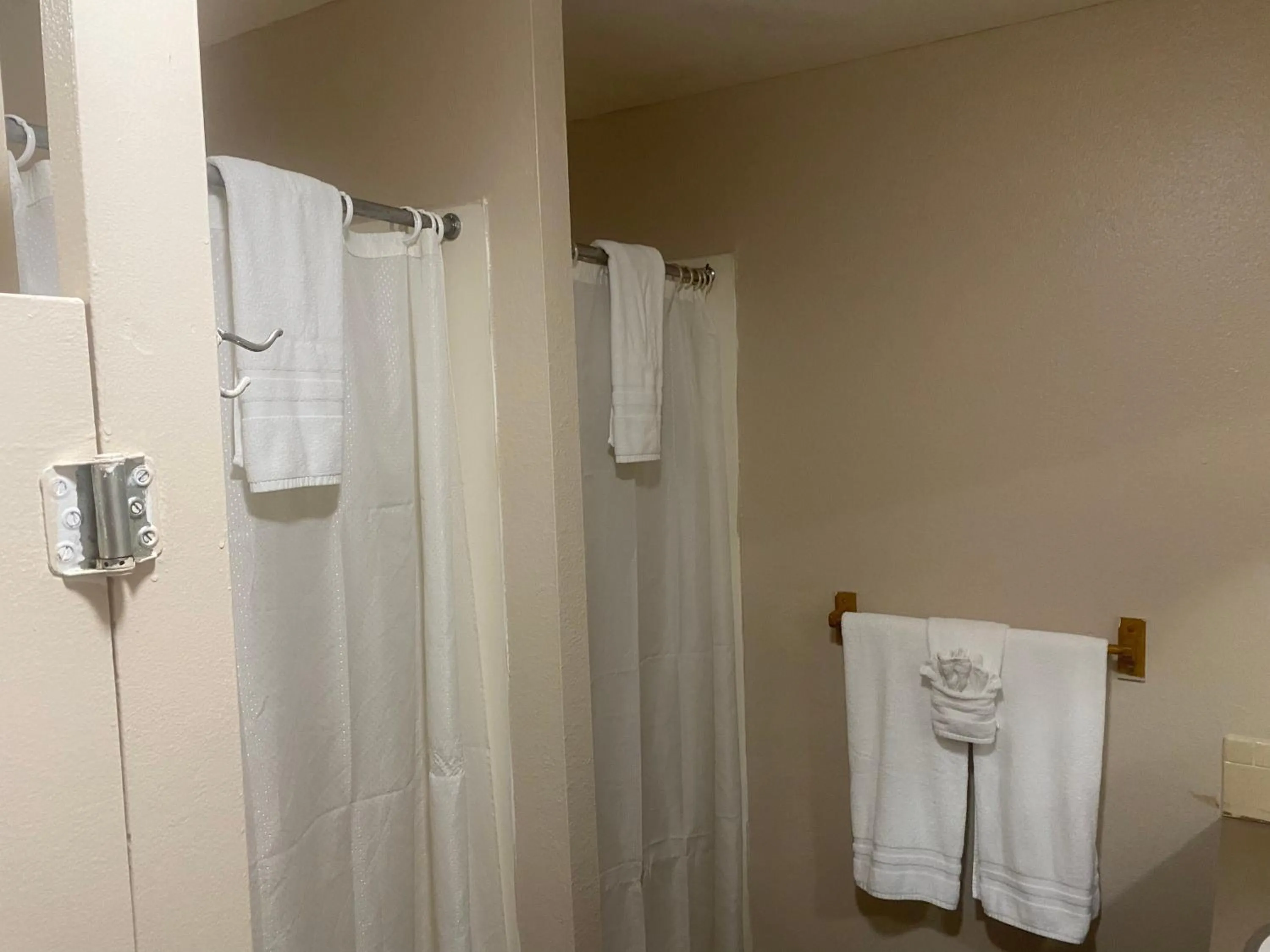 Shower in Heidi's Inn