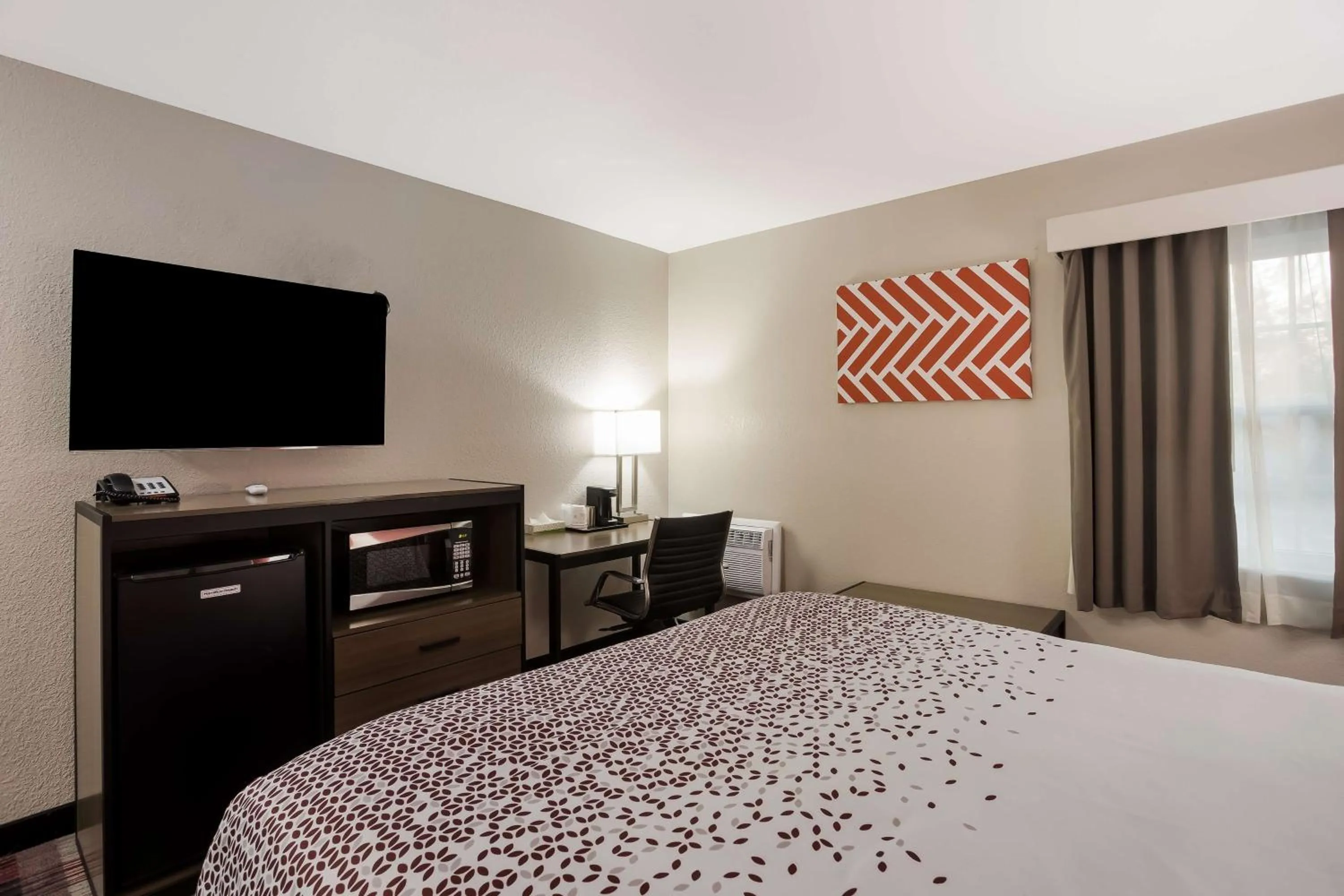 Bedroom, Bed in SureStay Hotel by Best Western Higginsville