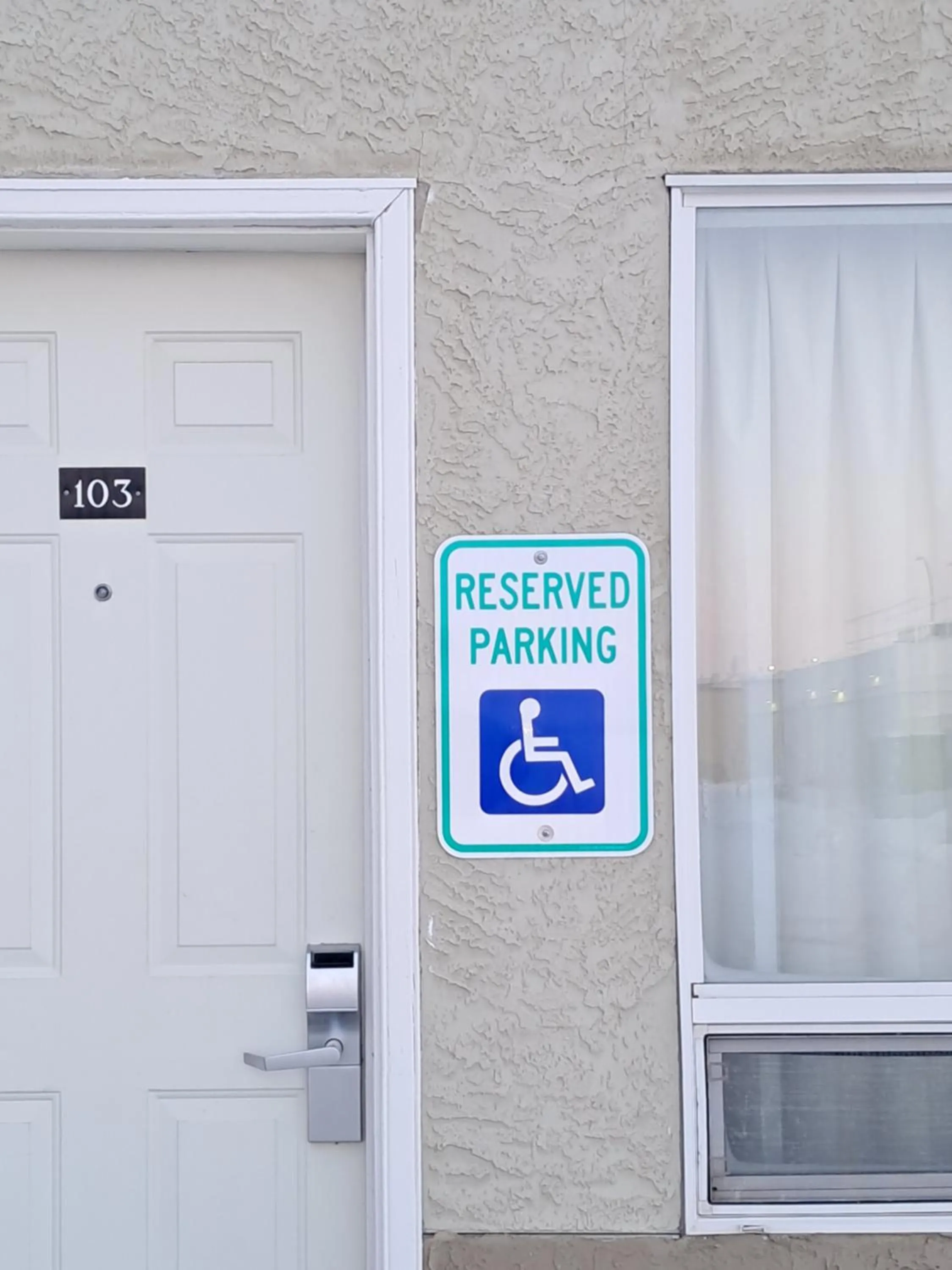 Parking in Motel 6-Regina, SK