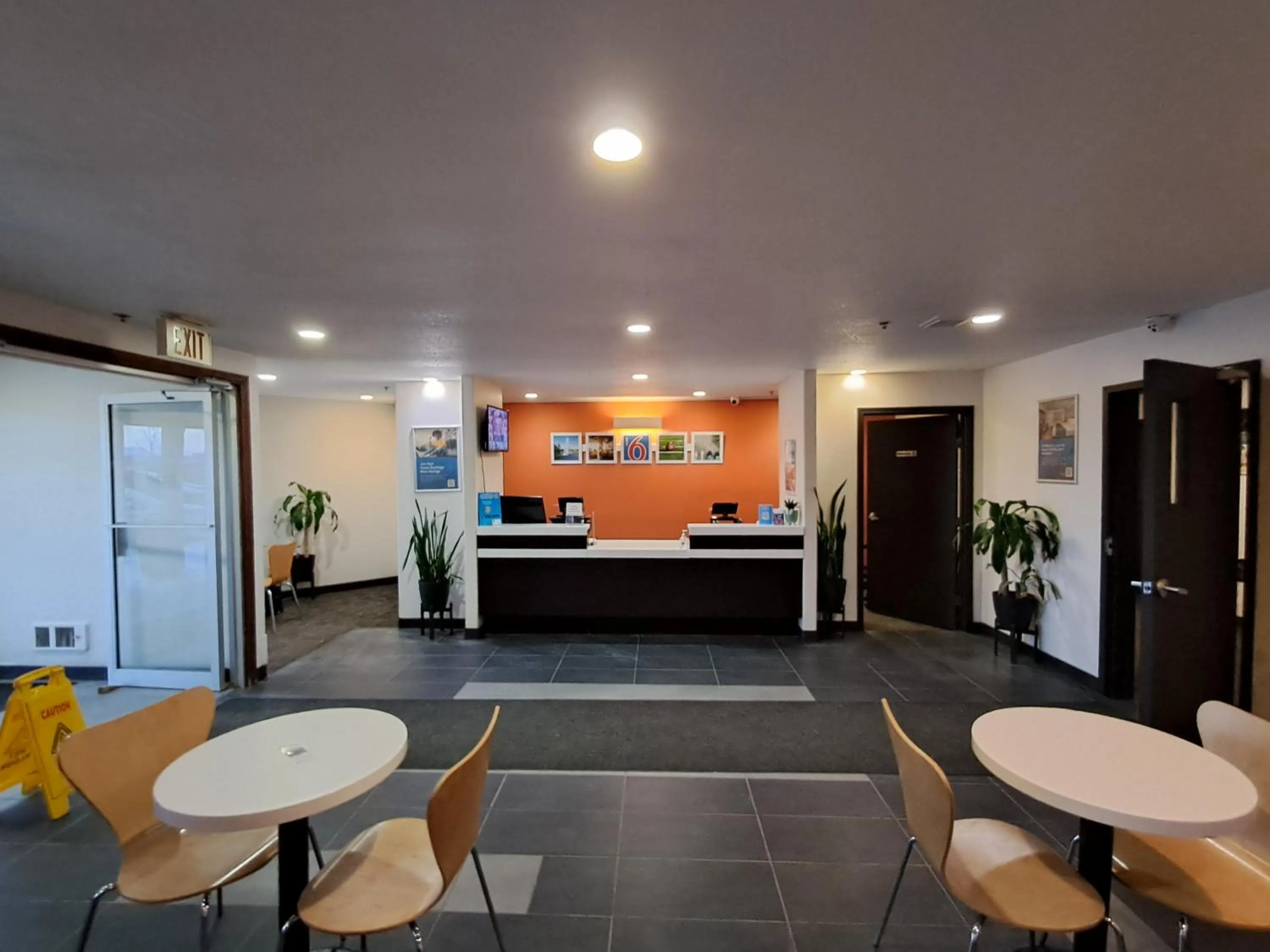 Lobby or reception in Motel 6-Regina, SK