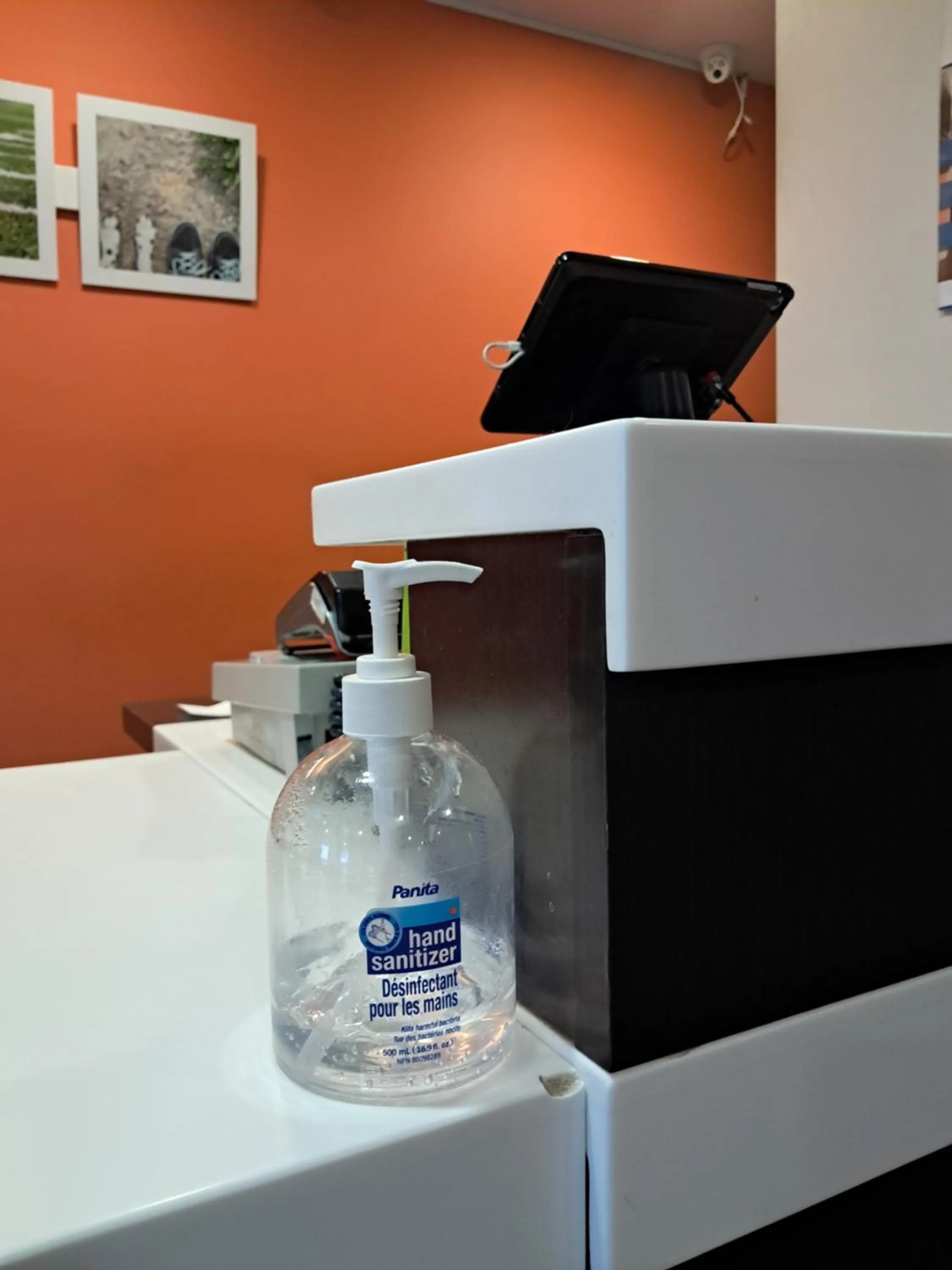 Lobby or reception in Motel 6-Regina, SK