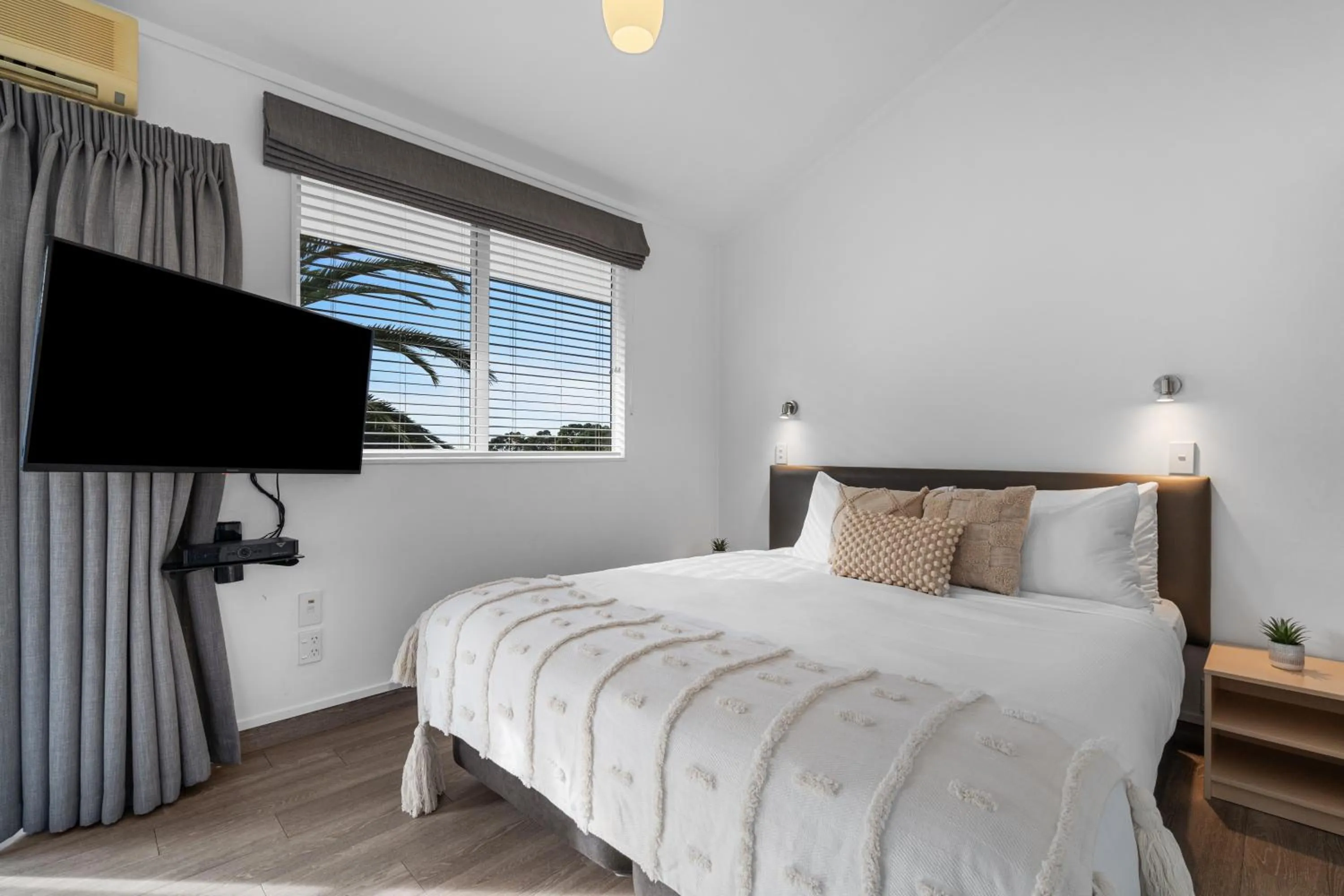 Bed in Tasman Holiday Parks - Waihi Beach