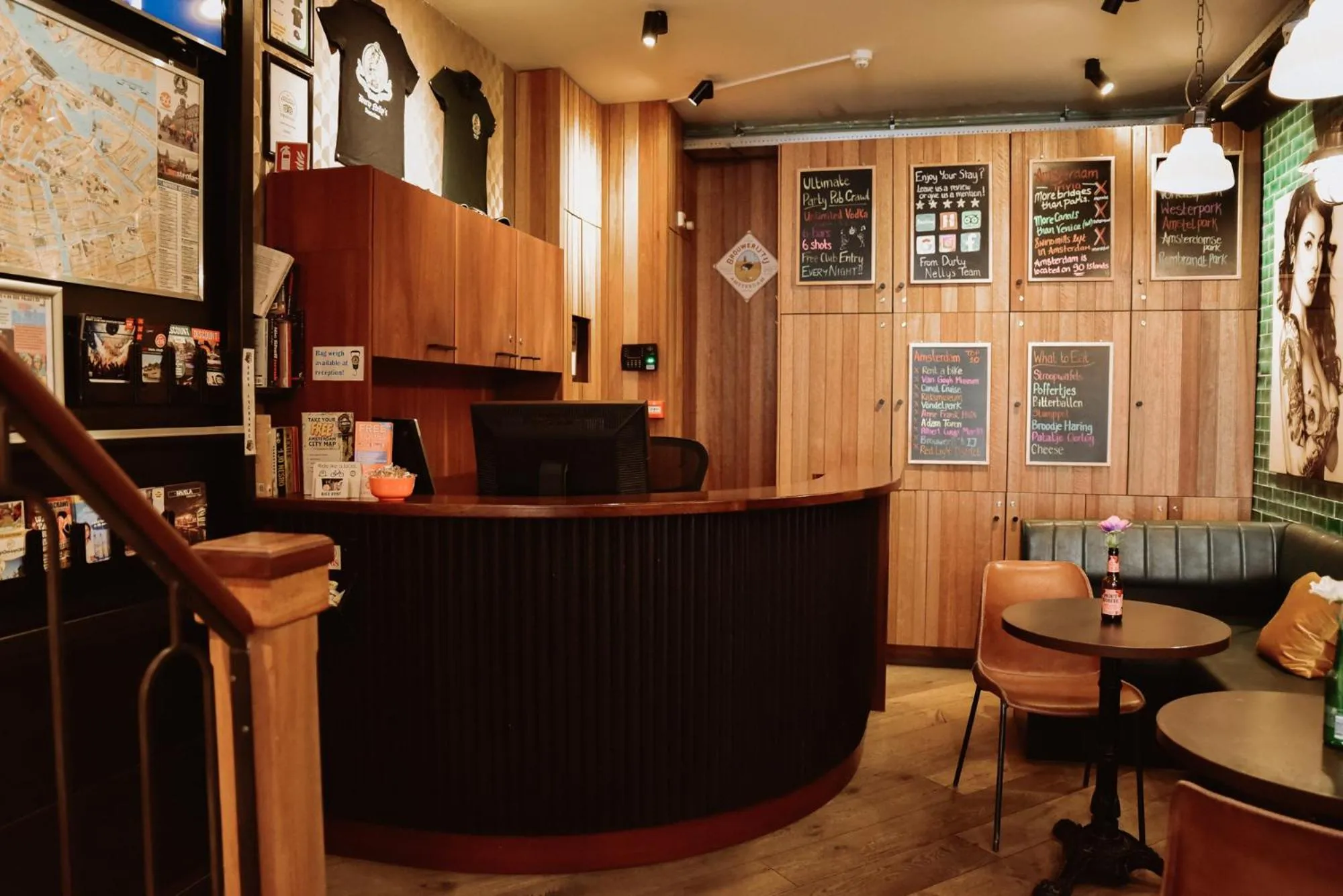 Lobby or reception in Durty Nelly's Inn