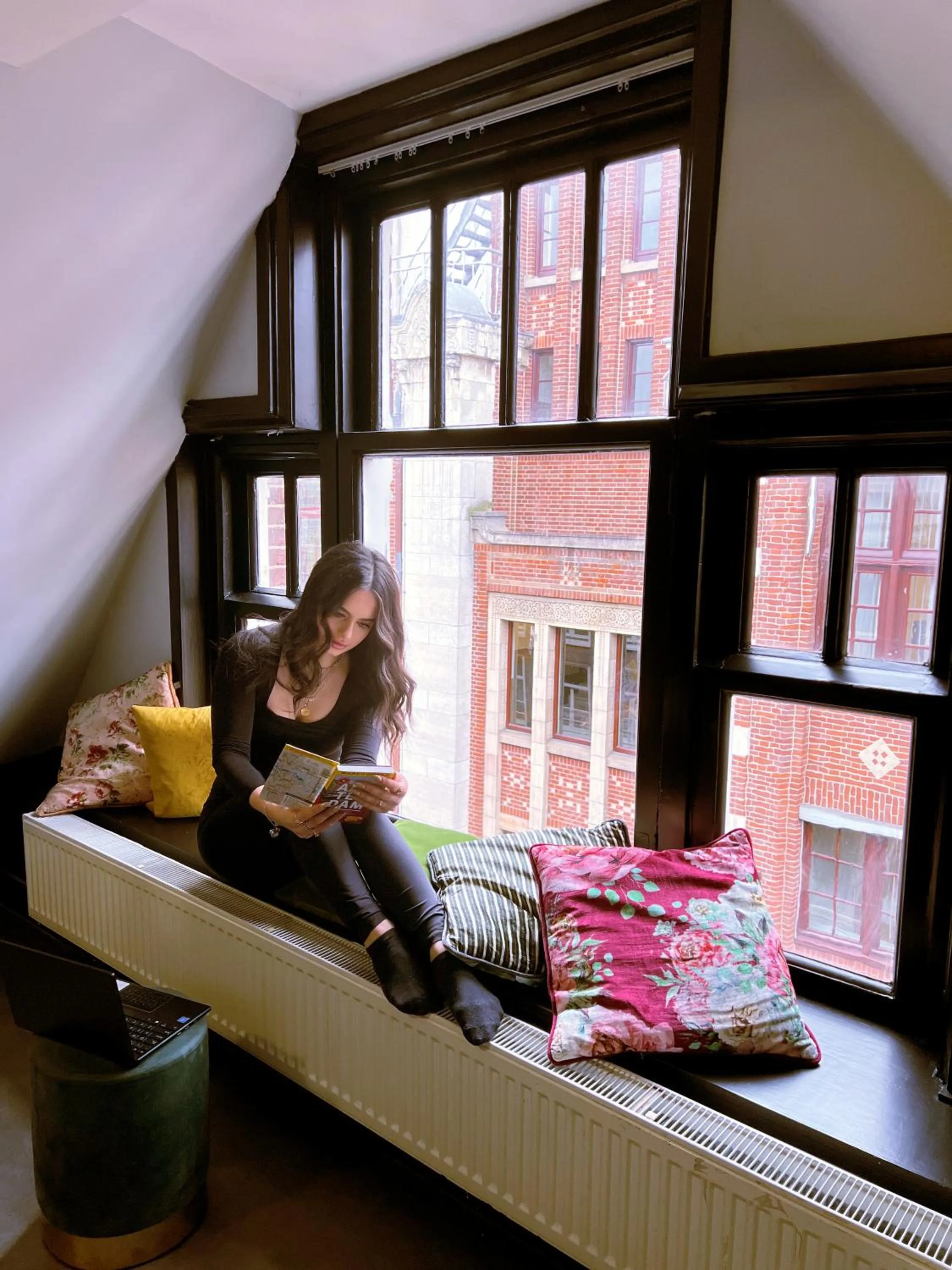 People, Bed in Durty Nelly's Inn