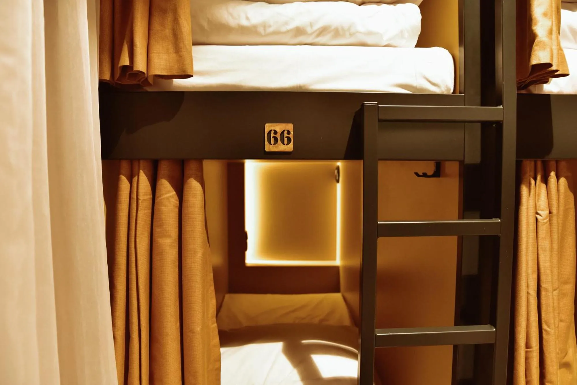 bunk bed, Bed in Durty Nelly's Inn