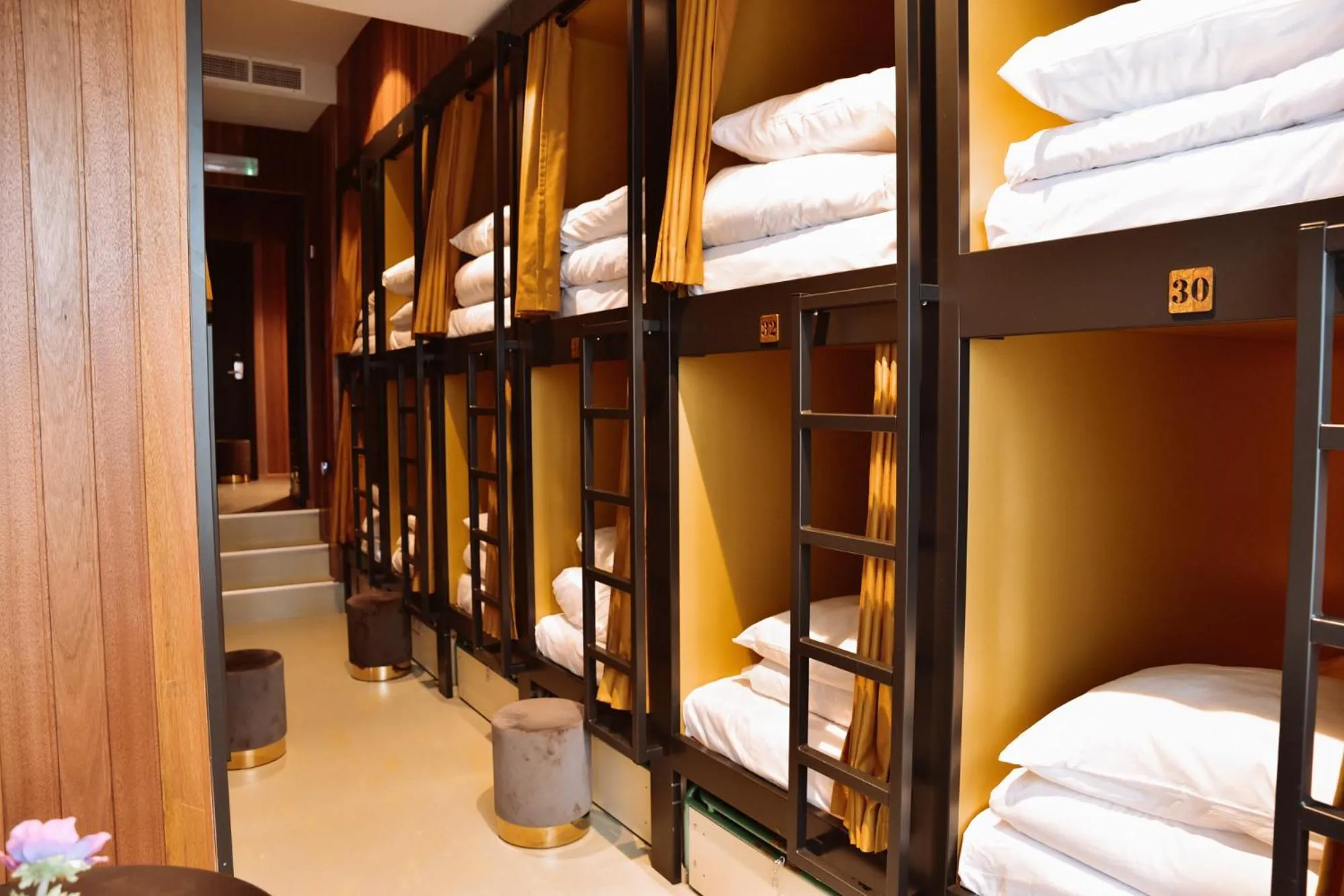 bunk bed, Bed in Durty Nelly's Inn