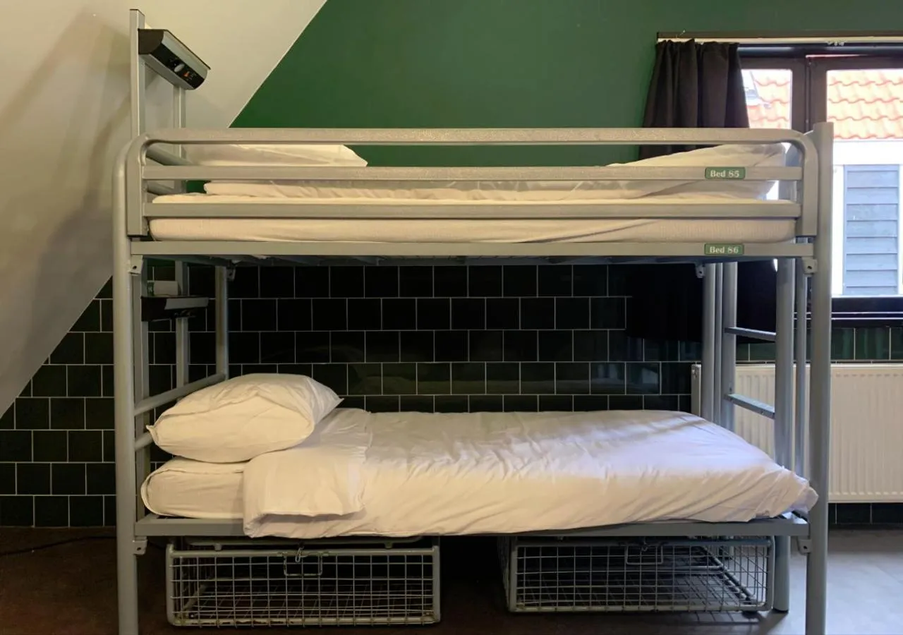 Bedroom, Bed in Durty Nelly's Inn