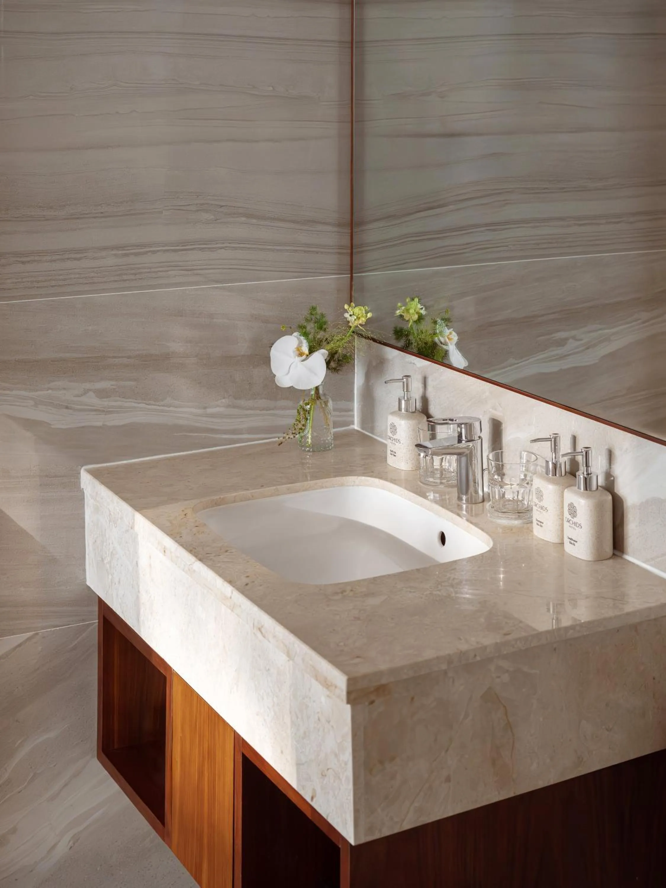 Orchids Saigon Hotel