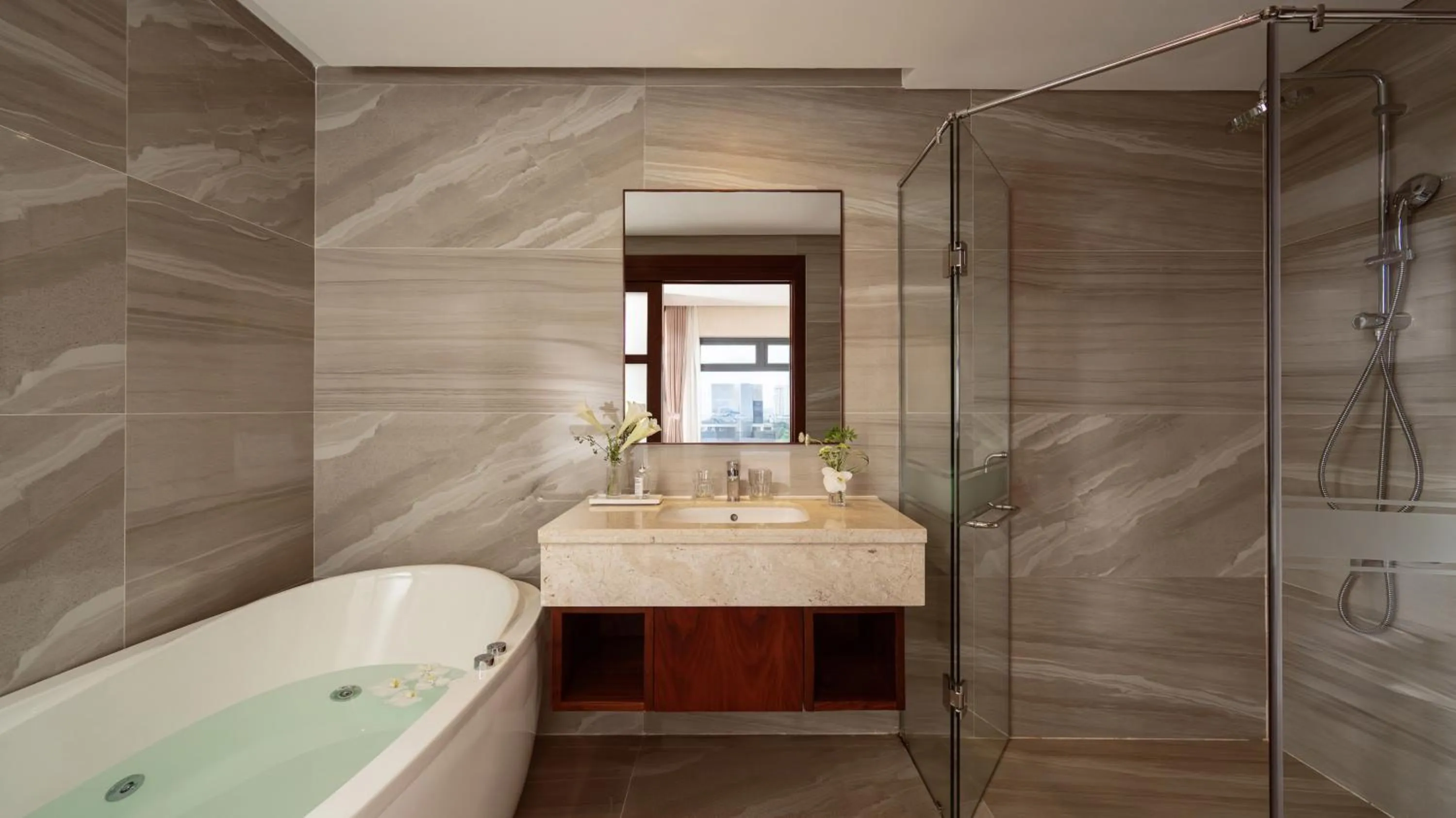 Shower in Orchids Saigon Hotel