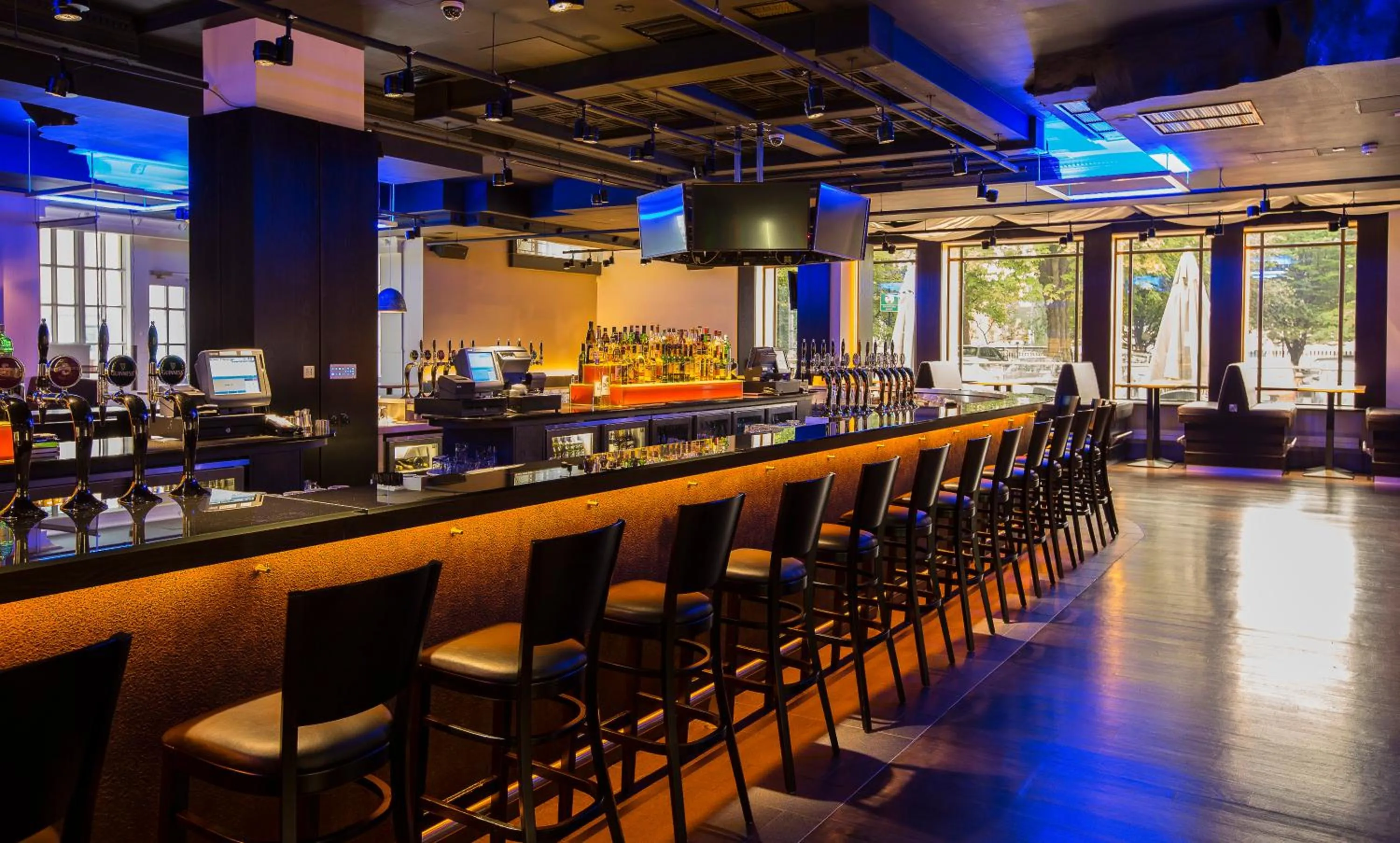 Lounge or bar in Clayton Hotel Burlington Road