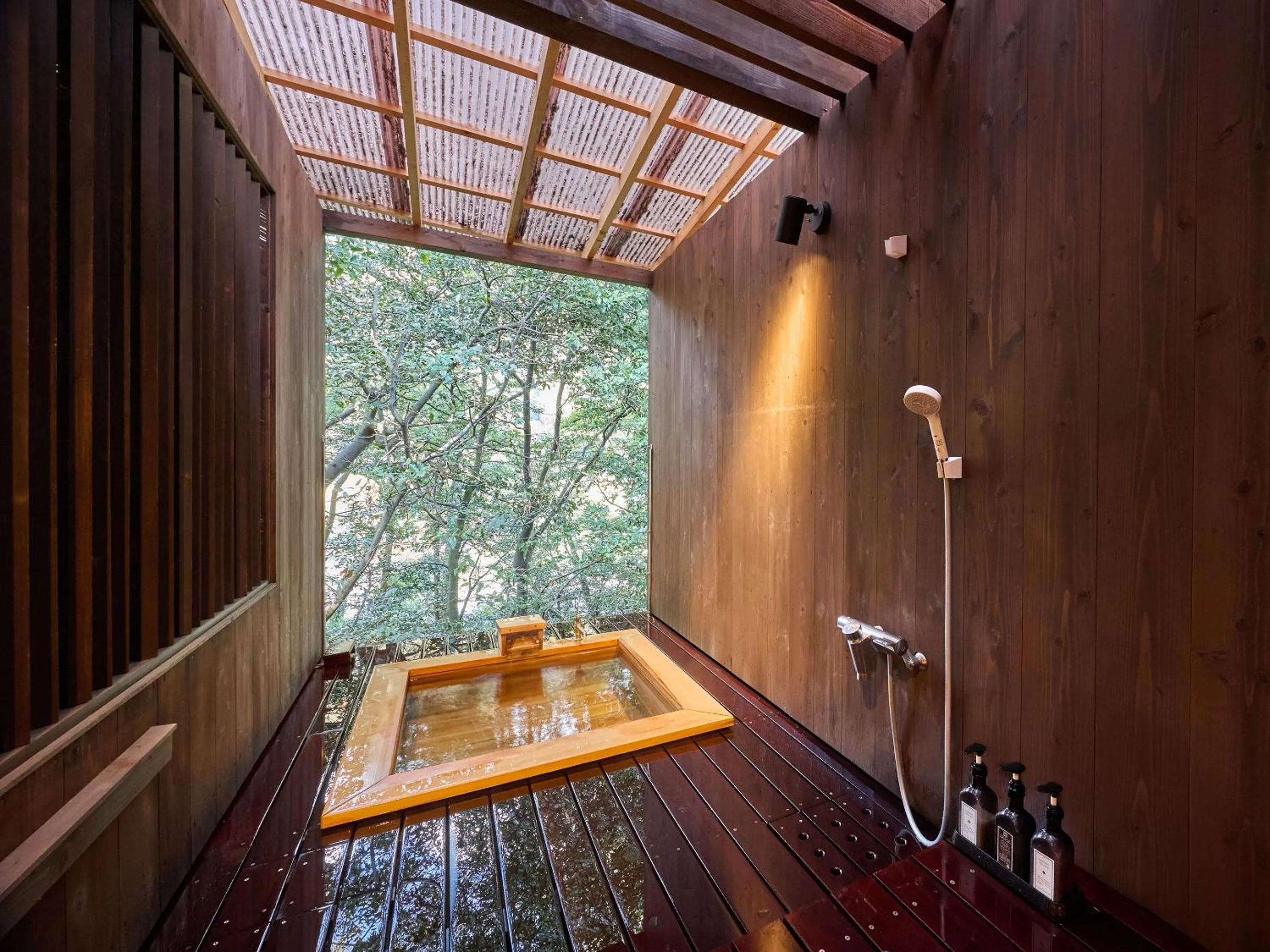 Hot Spring Bath in Seikansou